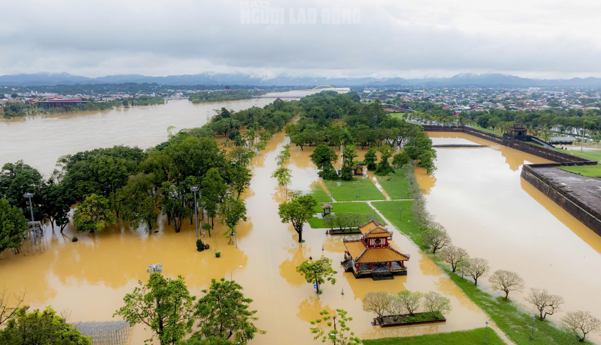 Không ảnh di tích Đại nội Huế trong ngày lũ "tập 3" - Ảnh 3.
