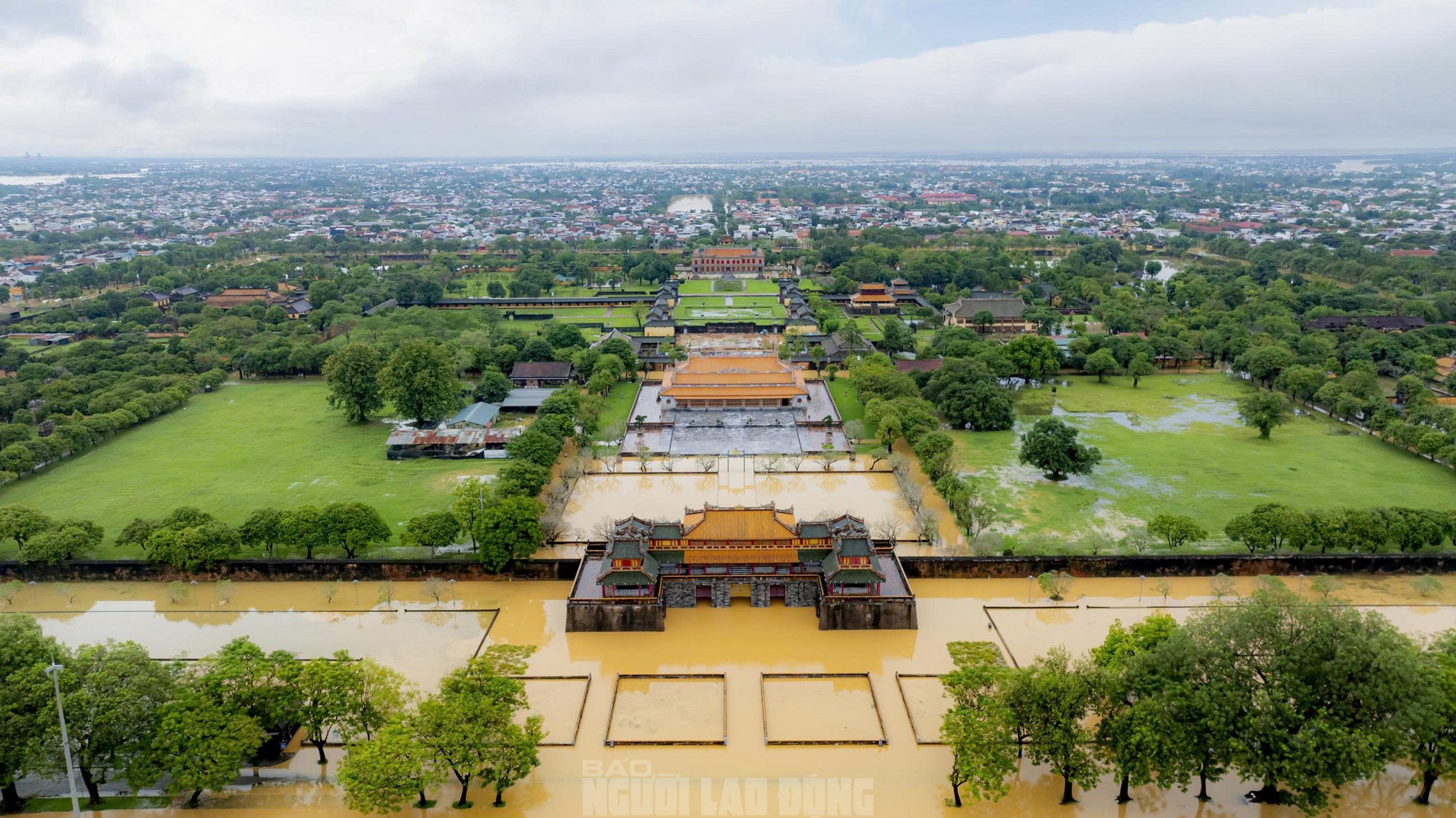 Không ảnh di tích Đại nội Huế trong ngày lũ "tập 3" - Ảnh 4.