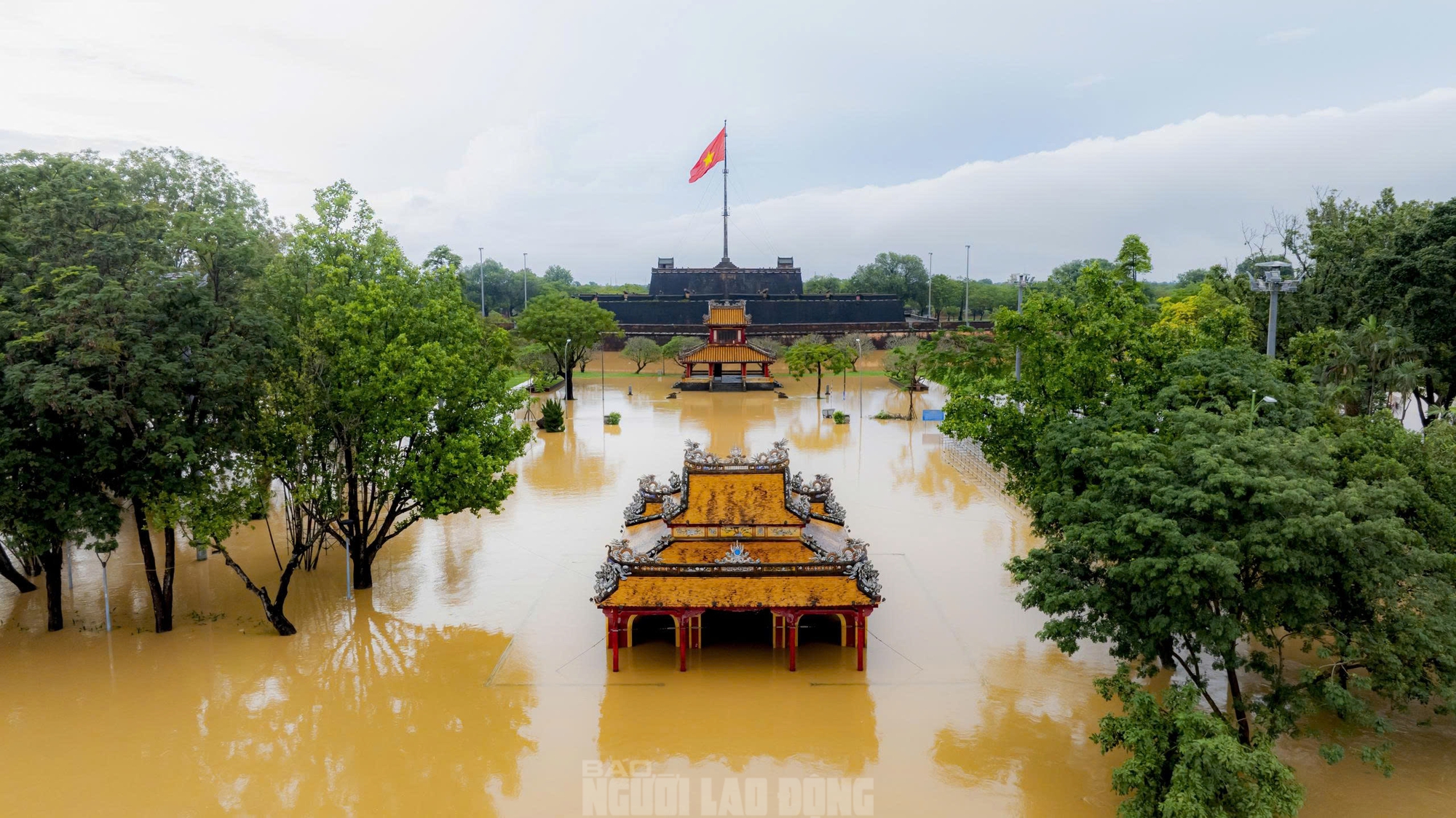 Không ảnh di tích Đại nội Huế trong ngày lũ "tập 3" - Ảnh 6.