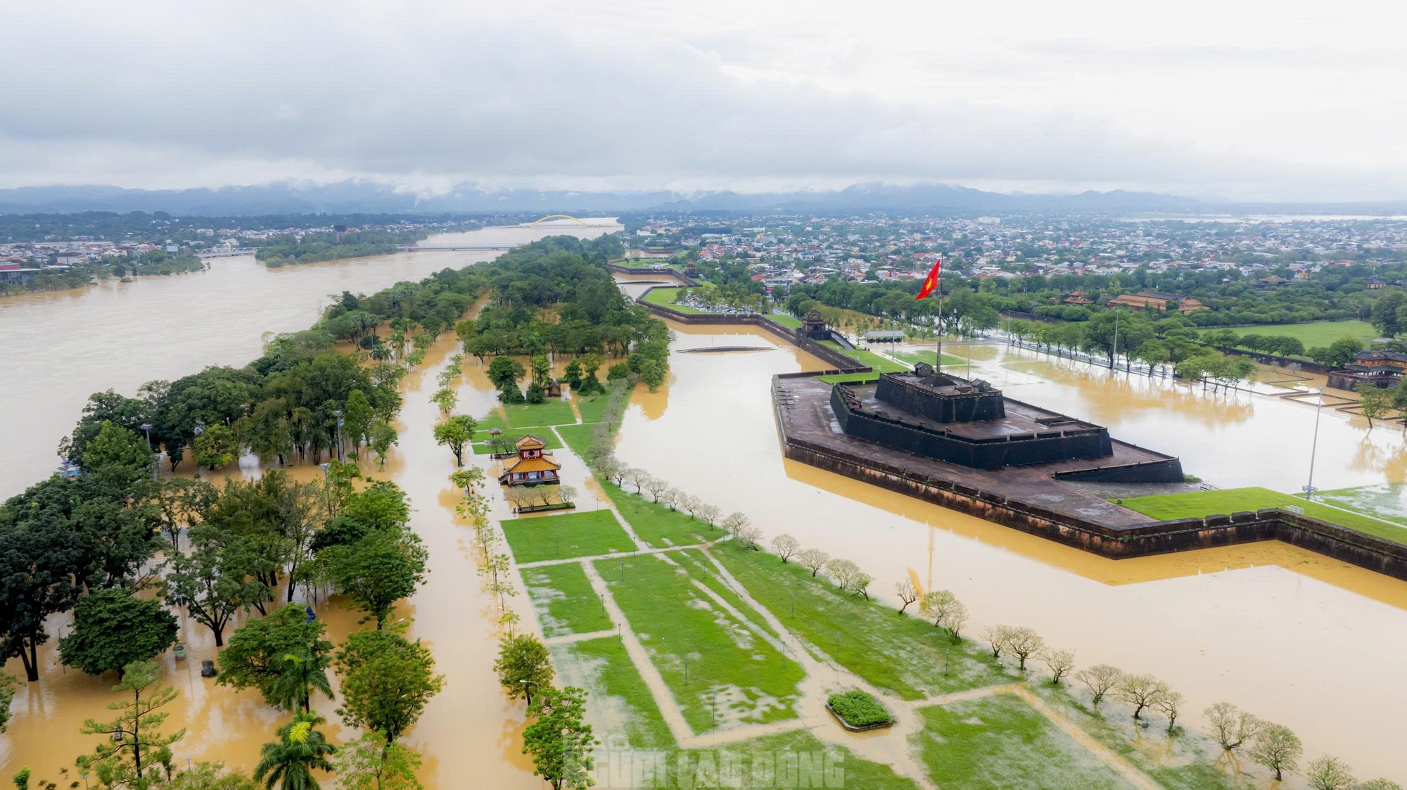 Không ảnh di tích Đại nội Huế trong ngày lũ "tập 3" - Ảnh 8.