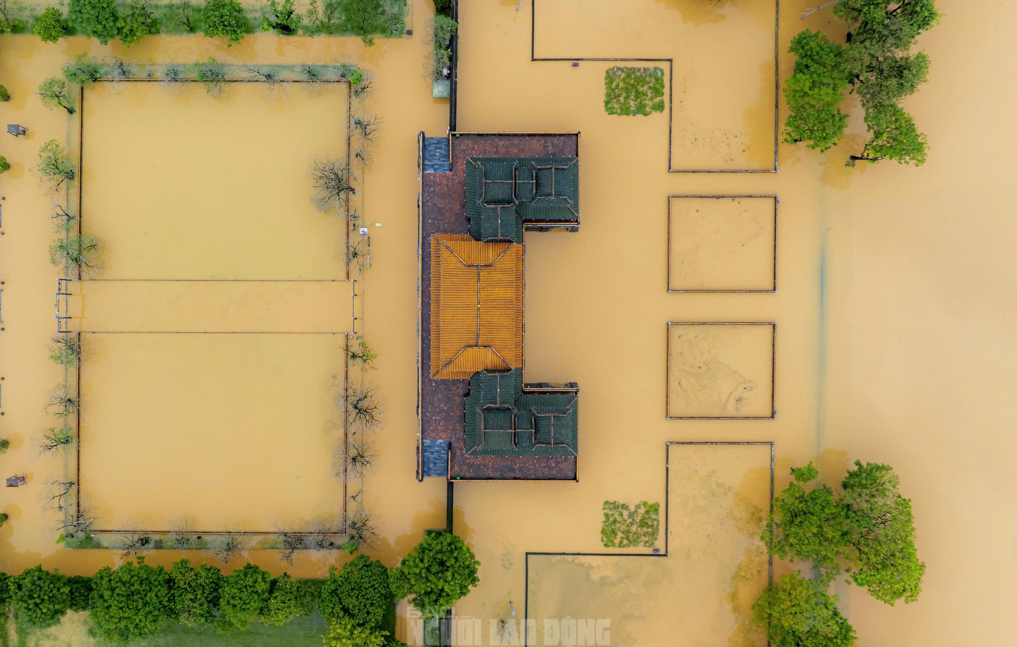 Không ảnh di tích Đại nội Huế trong ngày lũ "tập 3" - Ảnh 11.