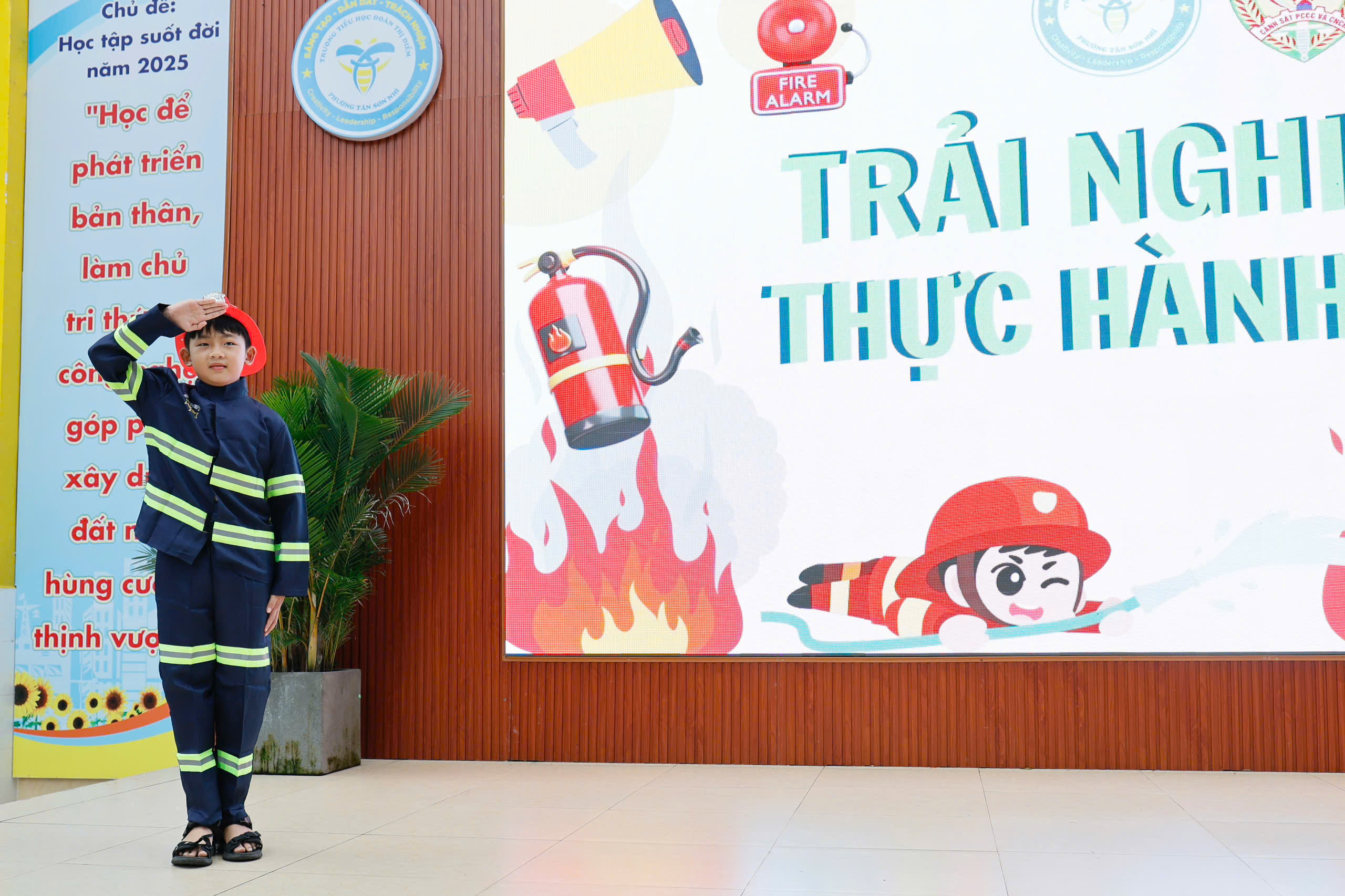 Hình ảnh "lính cứu hỏa nhí" ra trận - Ảnh 5.