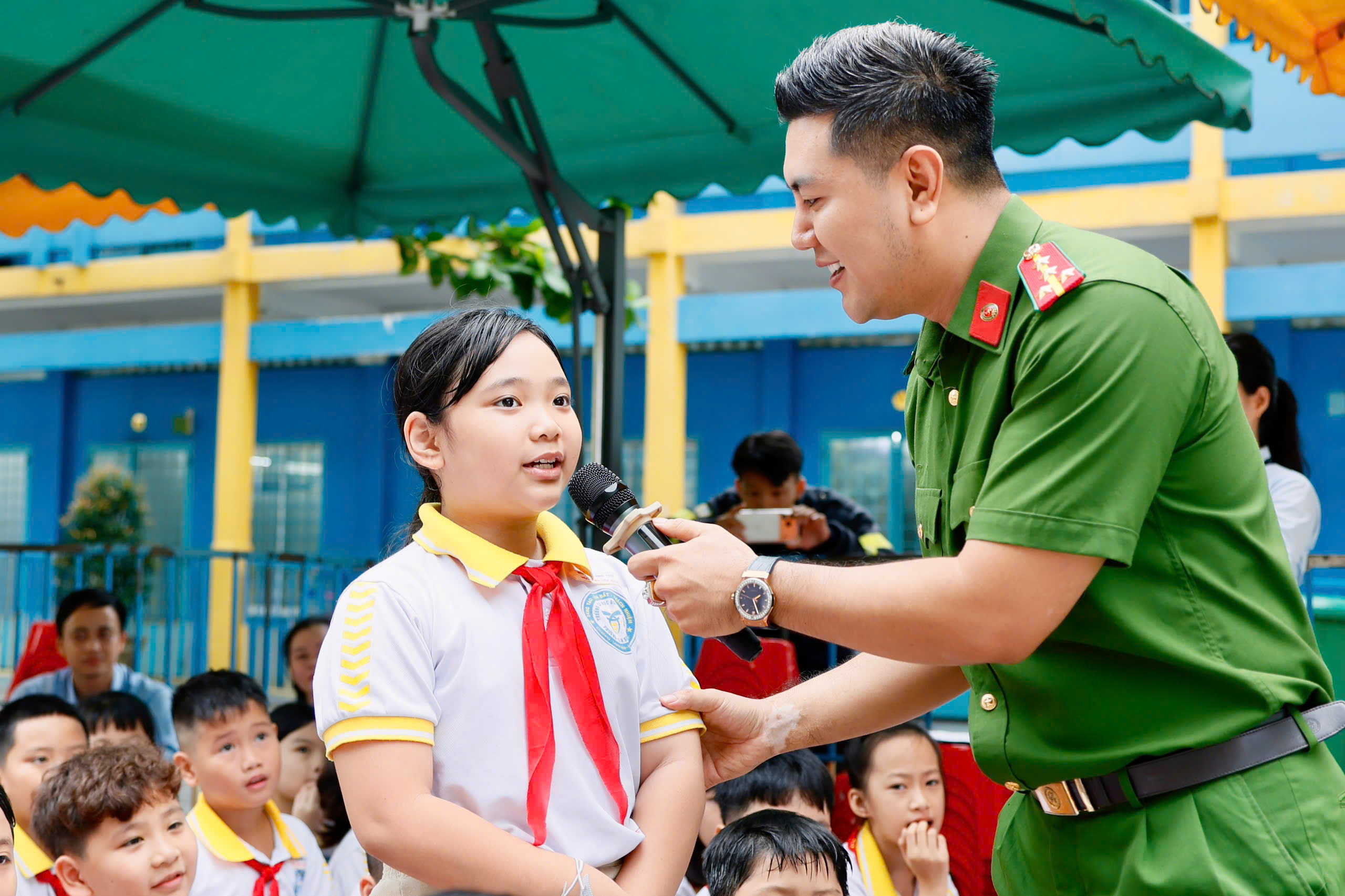 Hình ảnh "lính cứu hỏa nhí" ra trận - Ảnh 6.