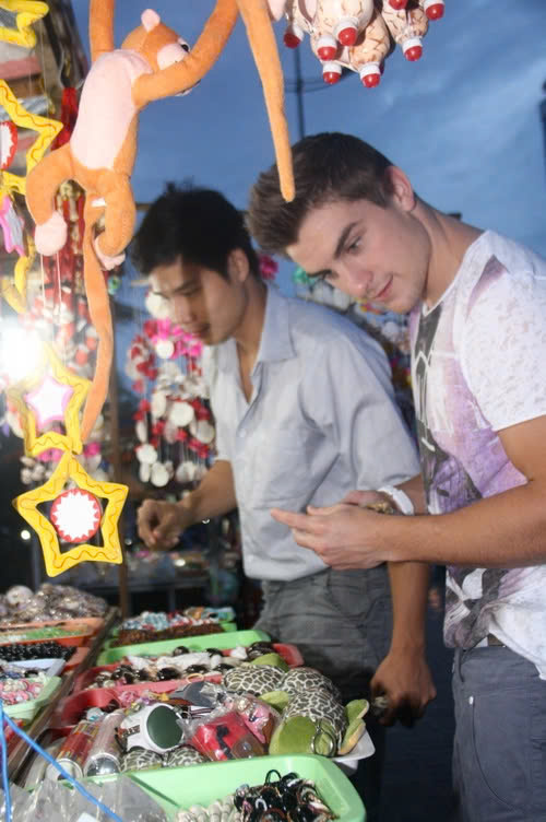 Nghề “thổi hồn” vào sò ốc - Ảnh 2.