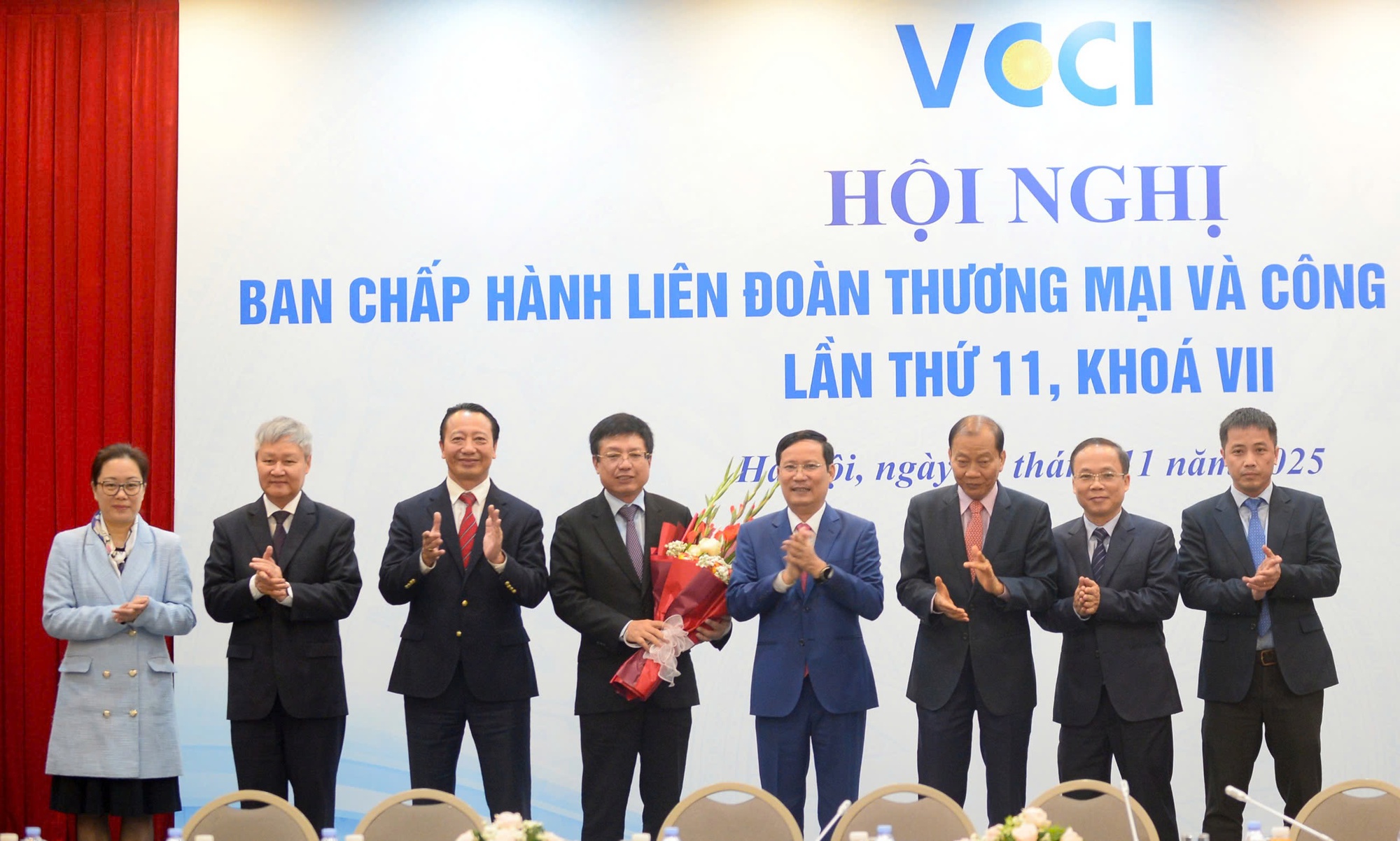 Ông Hồ Sỹ Hùng được bầu làm Chủ tịch VCCI - Ảnh 1.