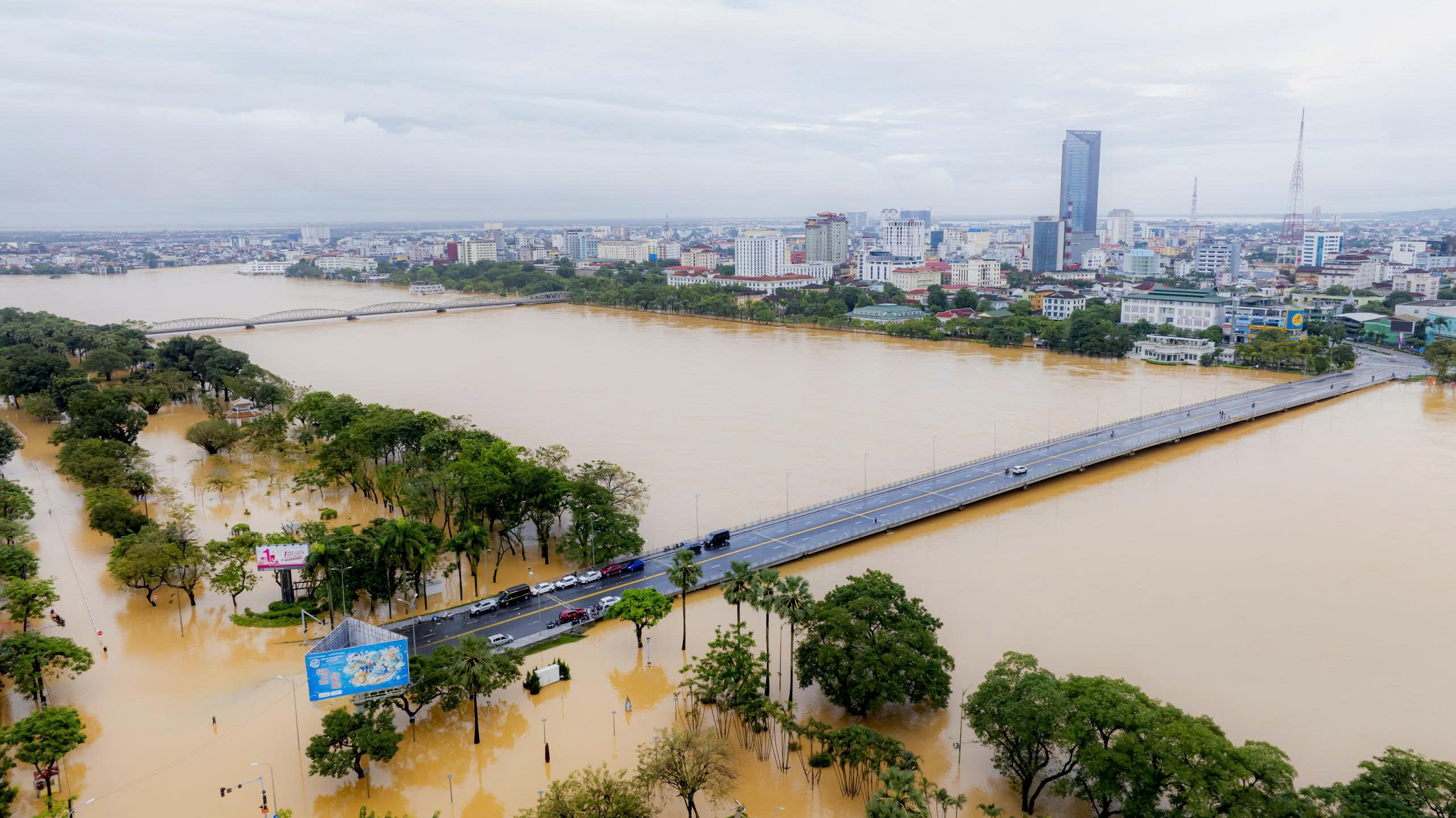 Không ảnh di tích Đại nội Huế trong ngày lũ "tập 3" - Ảnh 13.