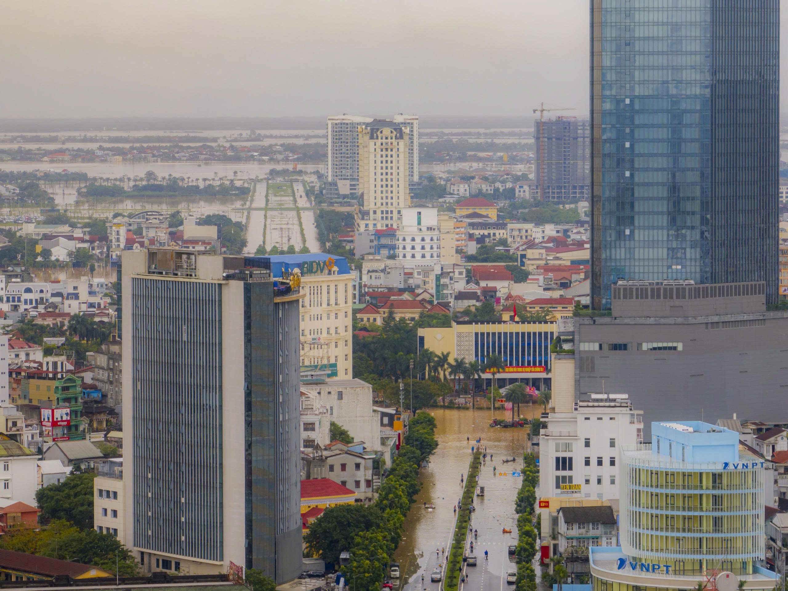 Không ảnh di tích Đại nội Huế trong ngày lũ "tập 3" - Ảnh 18.