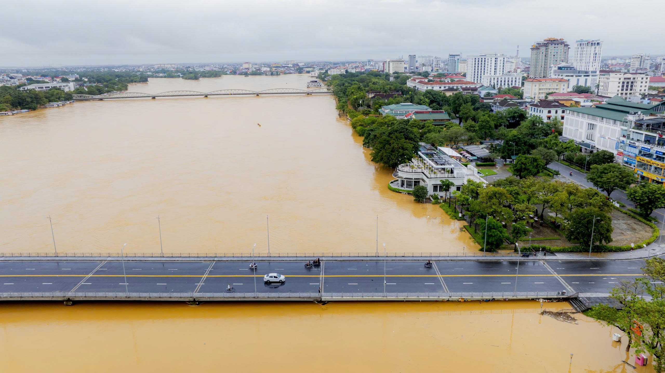 Không ảnh di tích Đại nội Huế trong ngày lũ "tập 3" - Ảnh 14.