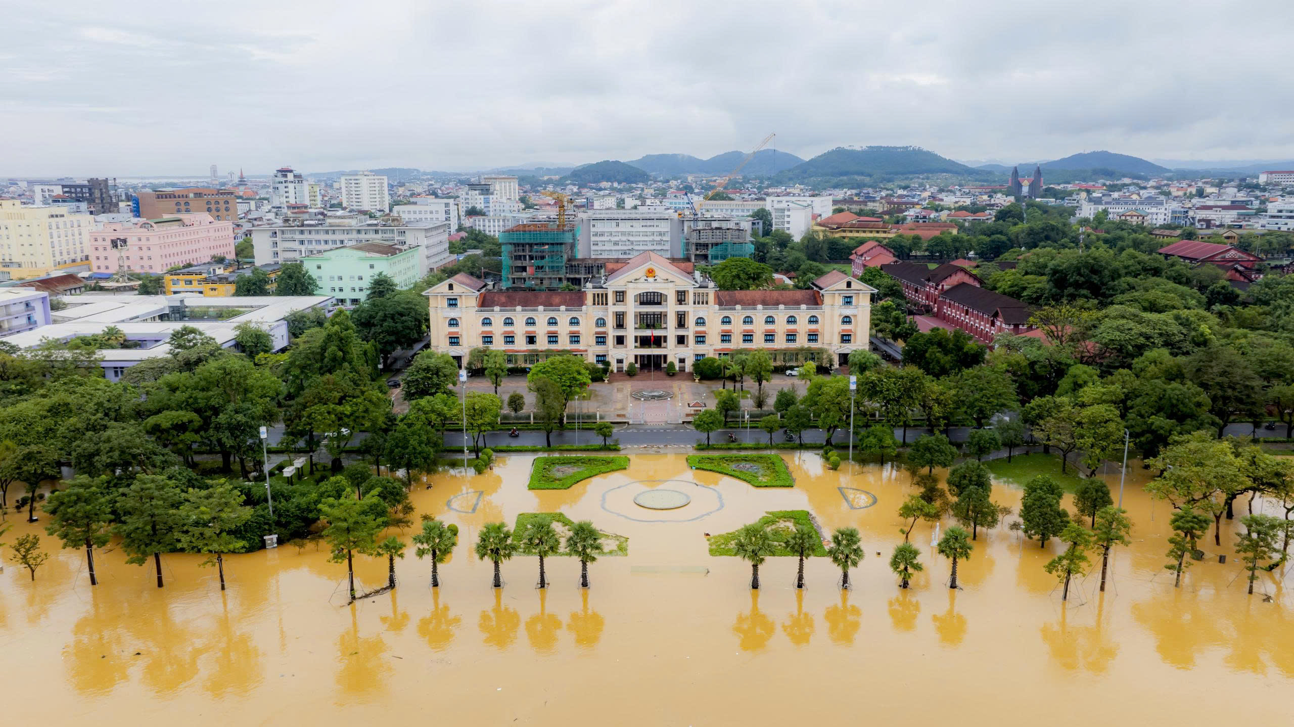 Không ảnh di tích Đại nội Huế trong ngày lũ "tập 3" - Ảnh 17.