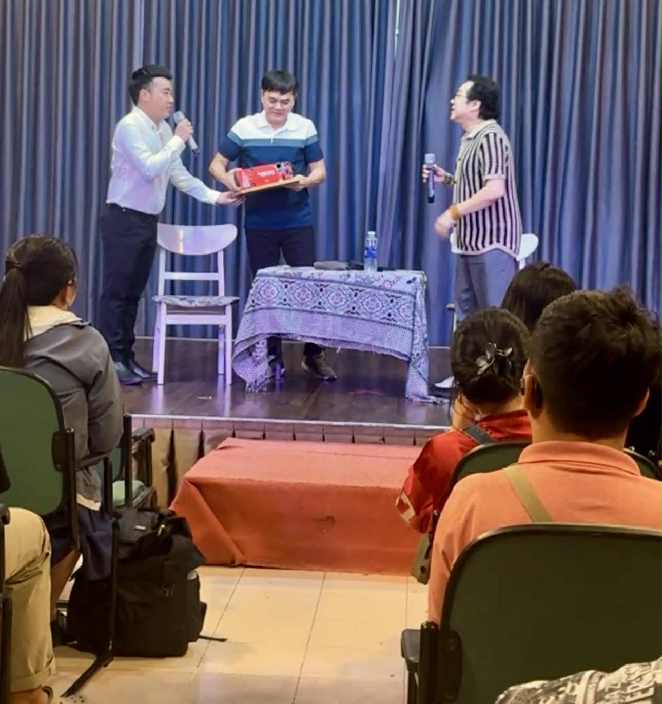 Nghệ sĩ Thành Lộc, Quốc Thảo và chuyện đi diễn bằng xe đạp... - Ảnh 7.