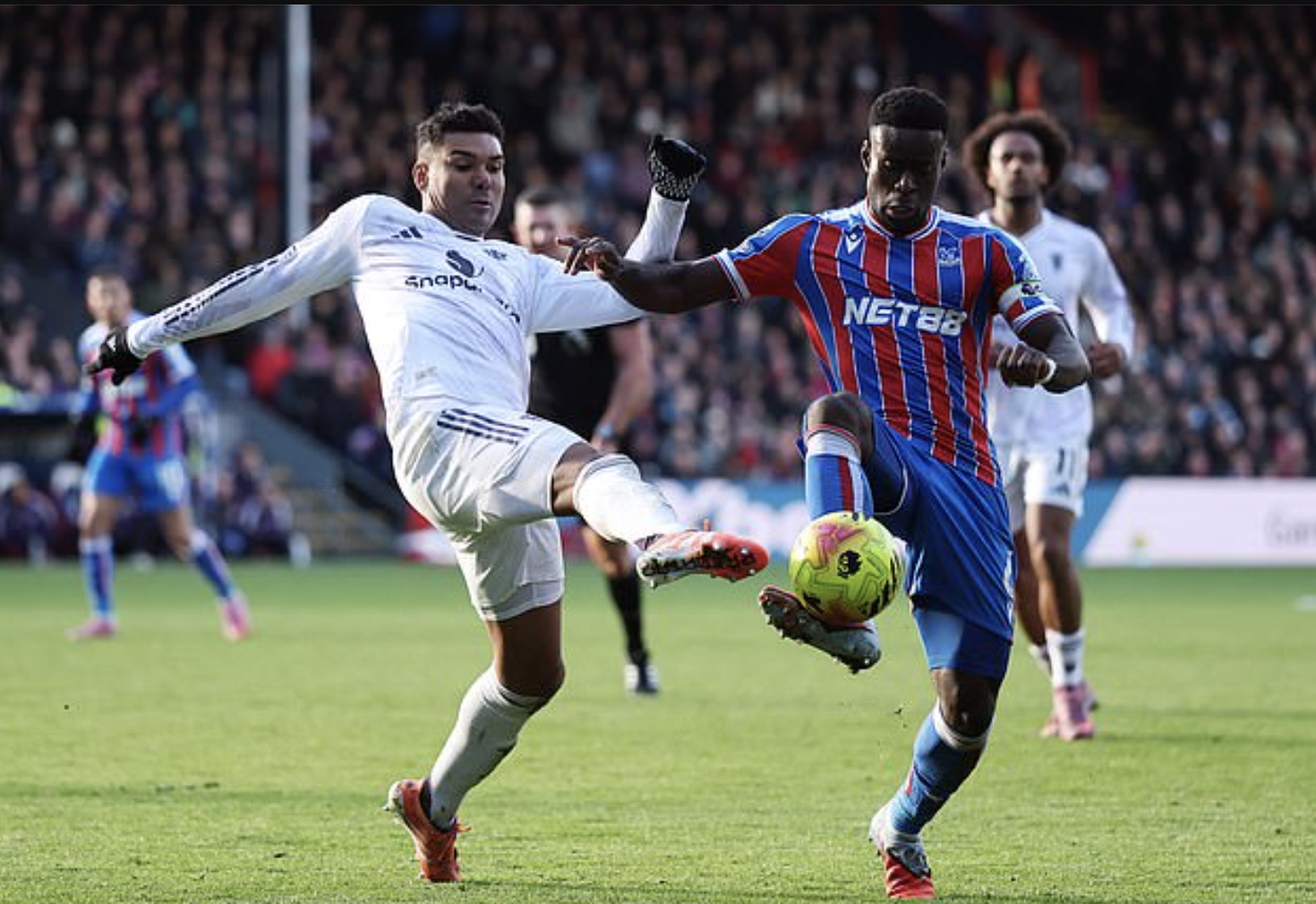 Ngược dòng nghẹt thở tại Selhurst Park, Man United bắn hạ Crystal Palace - Ảnh 1.