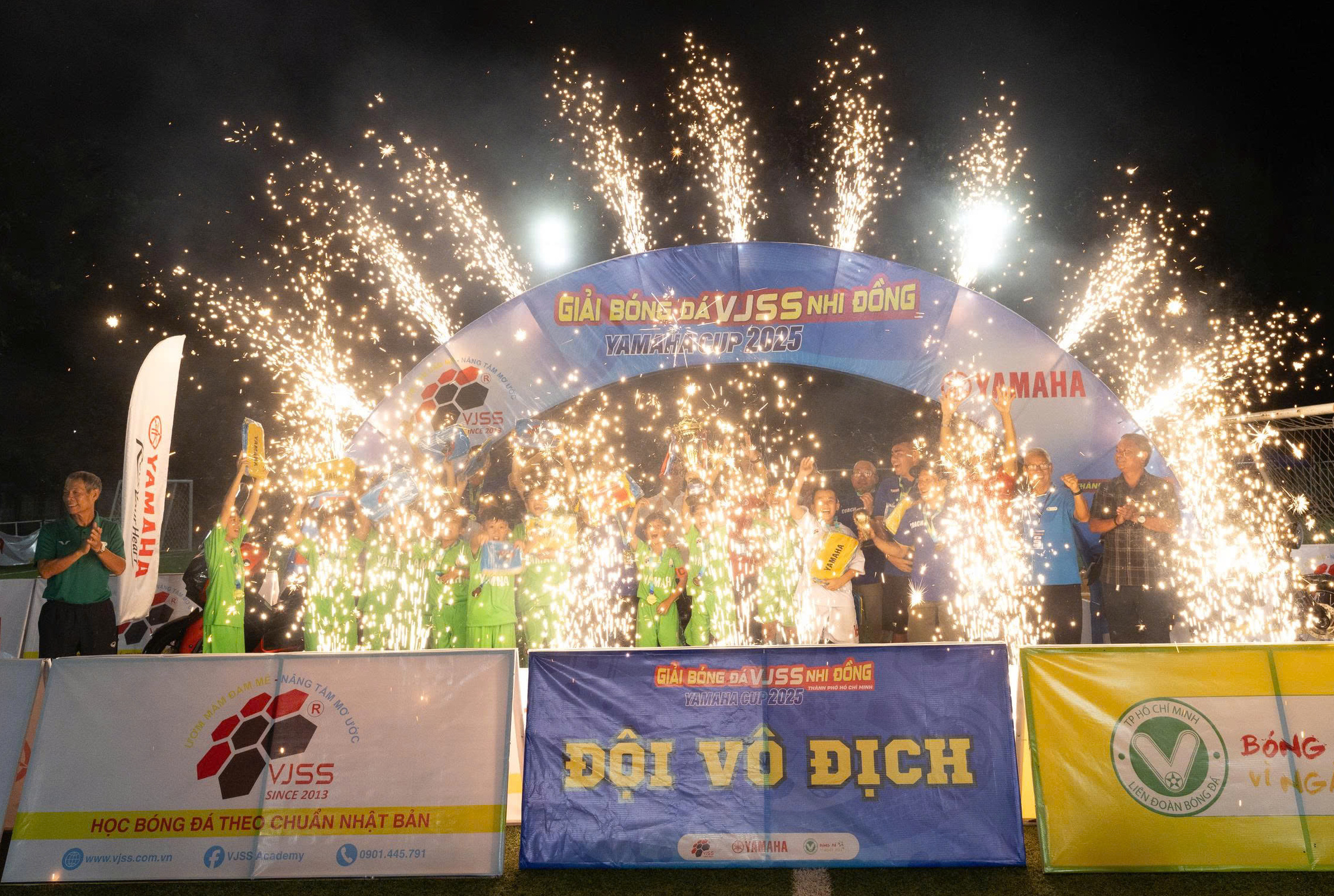 Đội bóng TH Nguyễn Văn Luông "thống trị" Champions A tại Yamaha Cup 2025 - Ảnh 1.