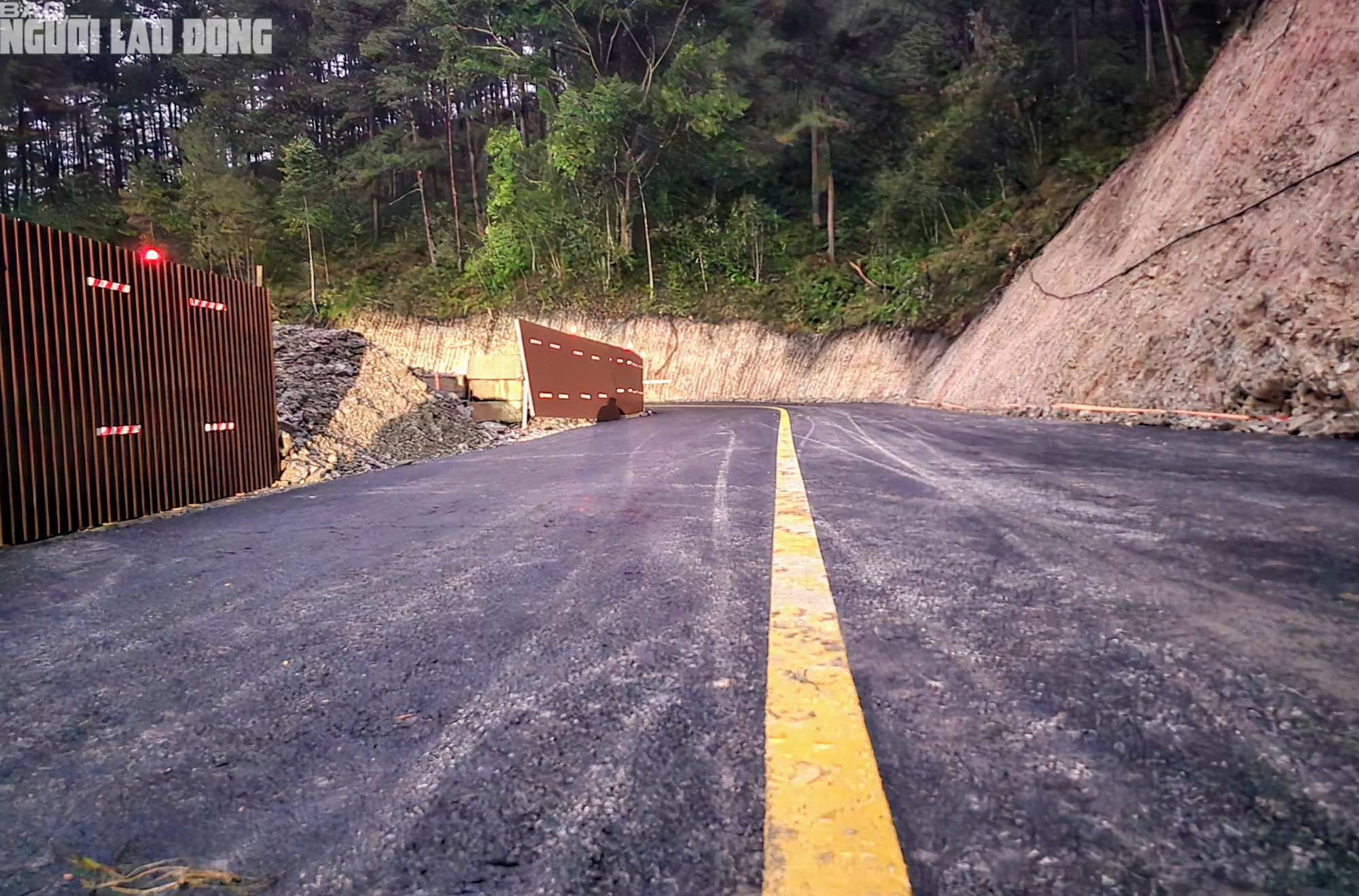 Đèo Mimosa thông tuyến trở lại, xe tải nườm nượp lên xuống Đà Lạt - Ảnh 3.