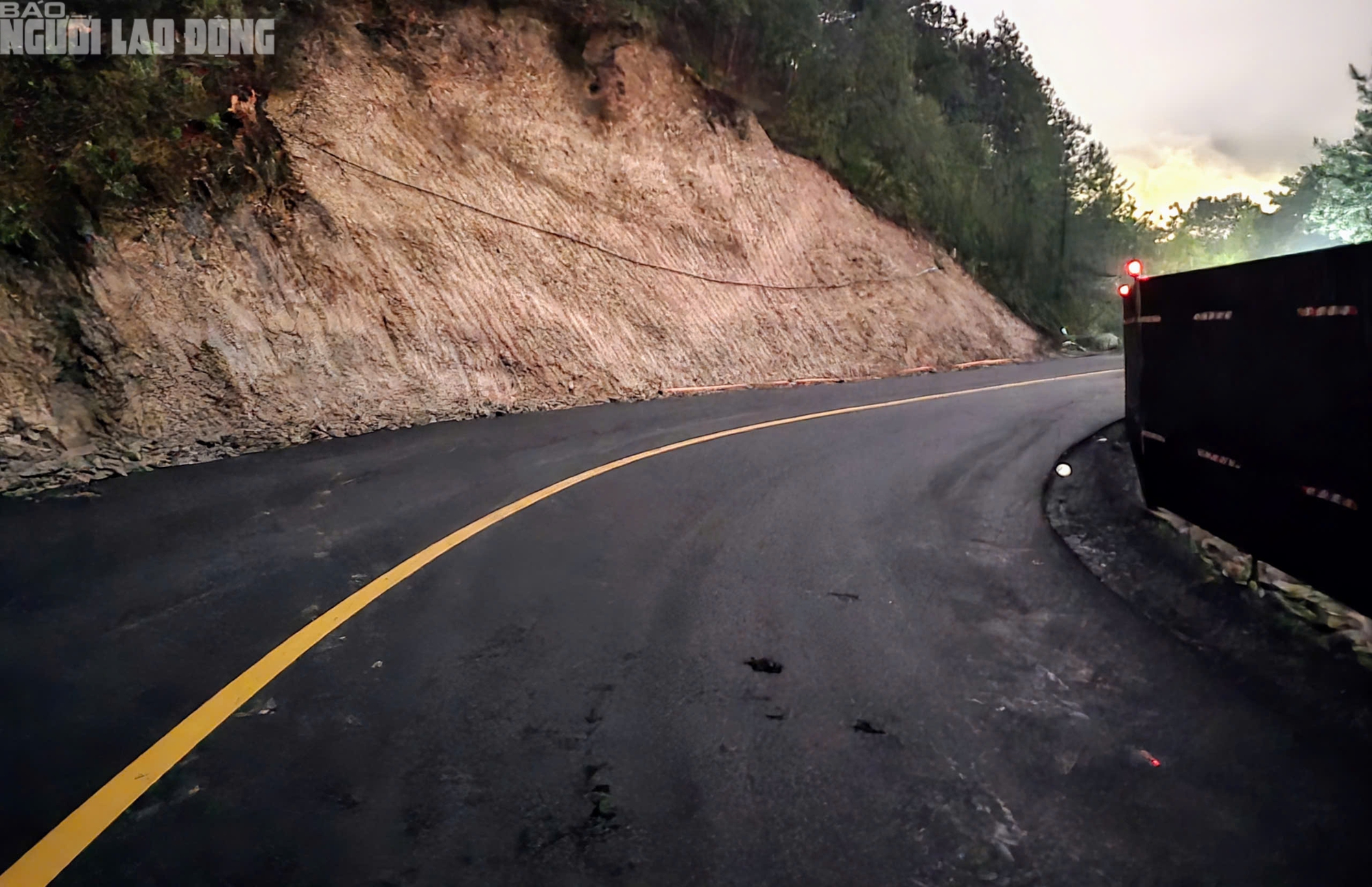 Đèo Mimosa thông tuyến trở lại, xe tải nườm nượp lên xuống Đà Lạt - Ảnh 4.