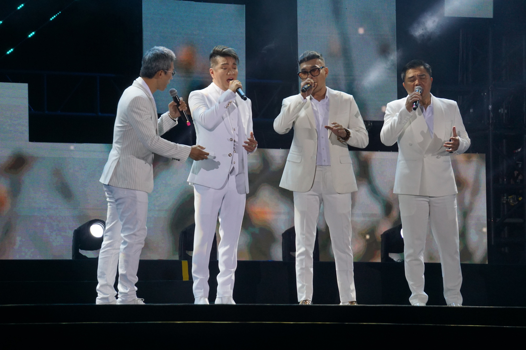 Cẩm Vân, Đàm Vĩnh Hưng, MTV hạnh phúc khi "Nghĩa tình phương Nam 2025" thu về hơn 25 tỷ đồng - Ảnh 1.