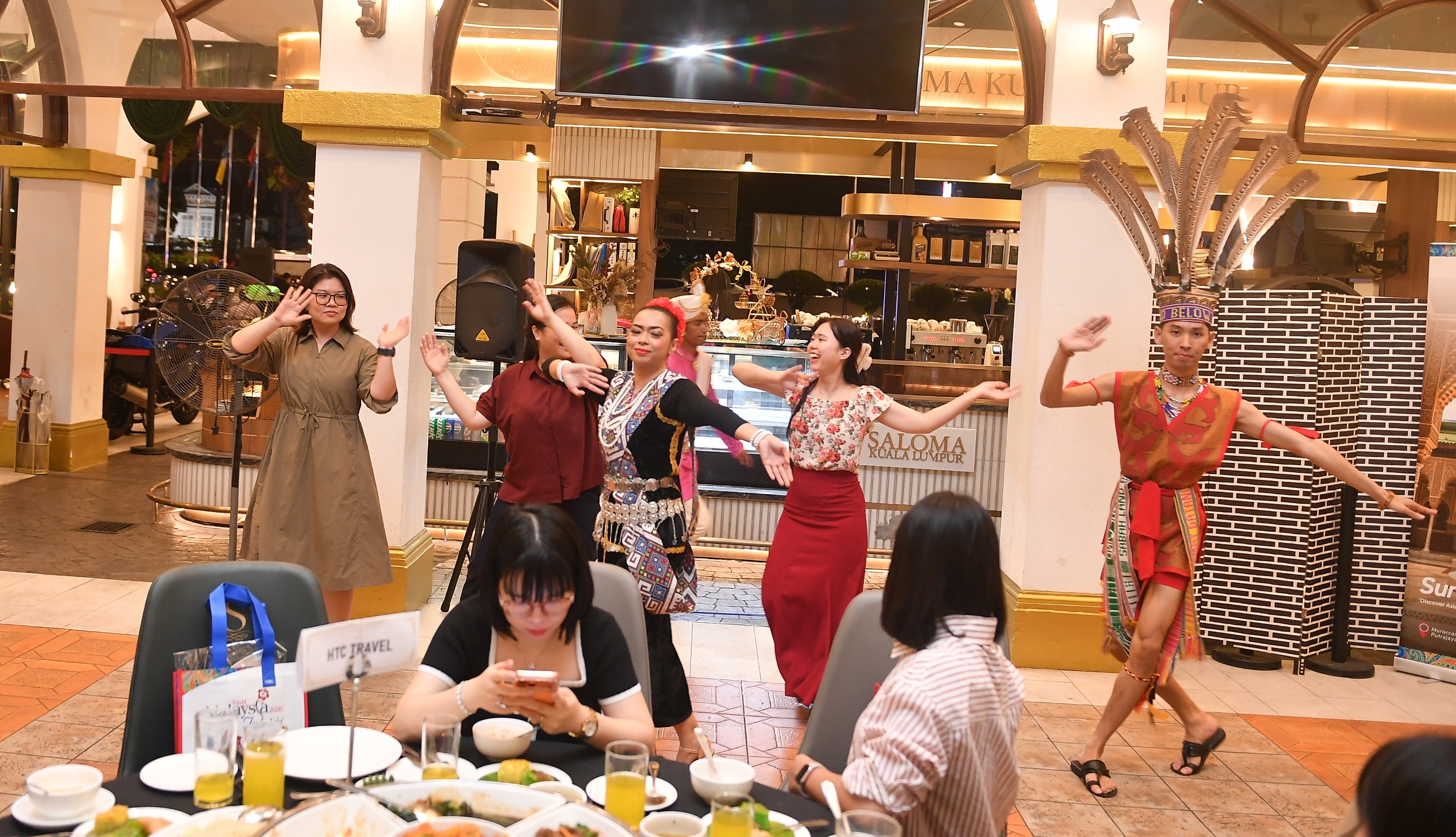 VIDEO: Khám phá căn phòng bí ẩn tại Kuala Lumpur - Ảnh 15.