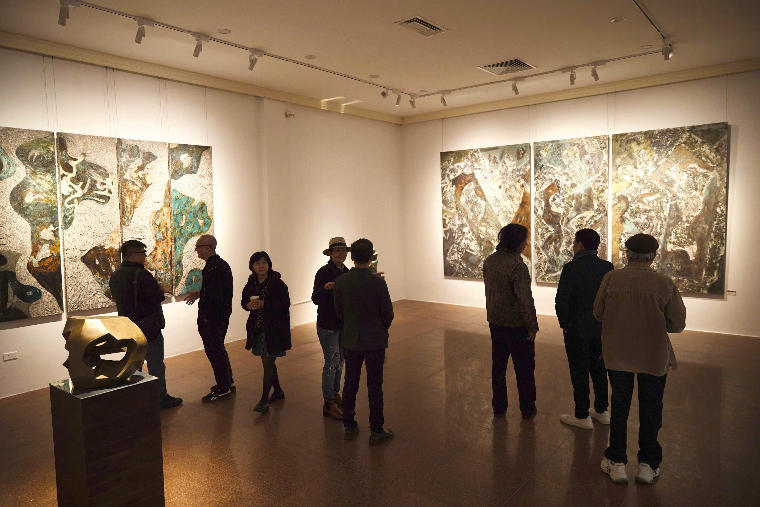 Triển lãm hội họa và điêu khắc Đinh Phong - Ảnh 1.