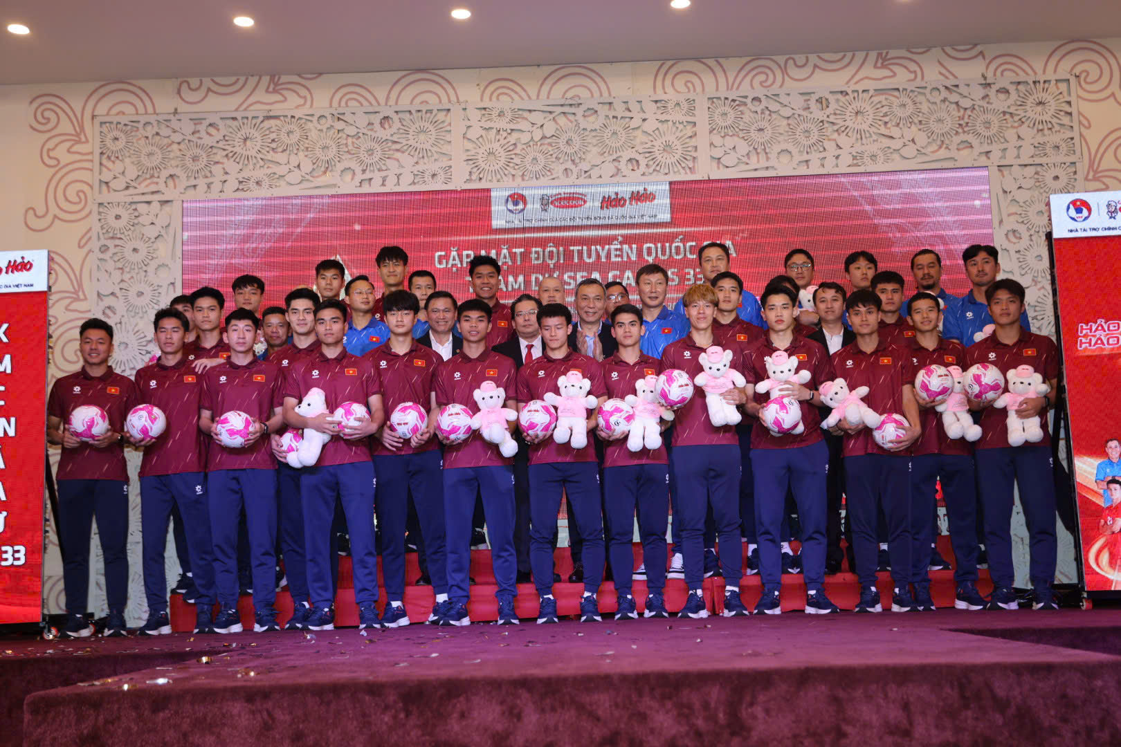 U22 Việt Nam, tuyển nữ quốc gia ủng hộ 100 triệu đồng cho người dân miền Trung bị lũ lụt  - Ảnh 3.