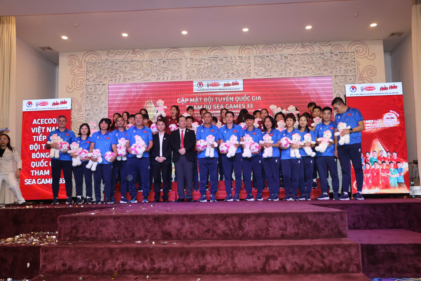 U22 Việt Nam, tuyển nữ quốc gia ủng hộ 100 triệu đồng cho người dân miền Trung bị lũ lụt  - Ảnh 4.