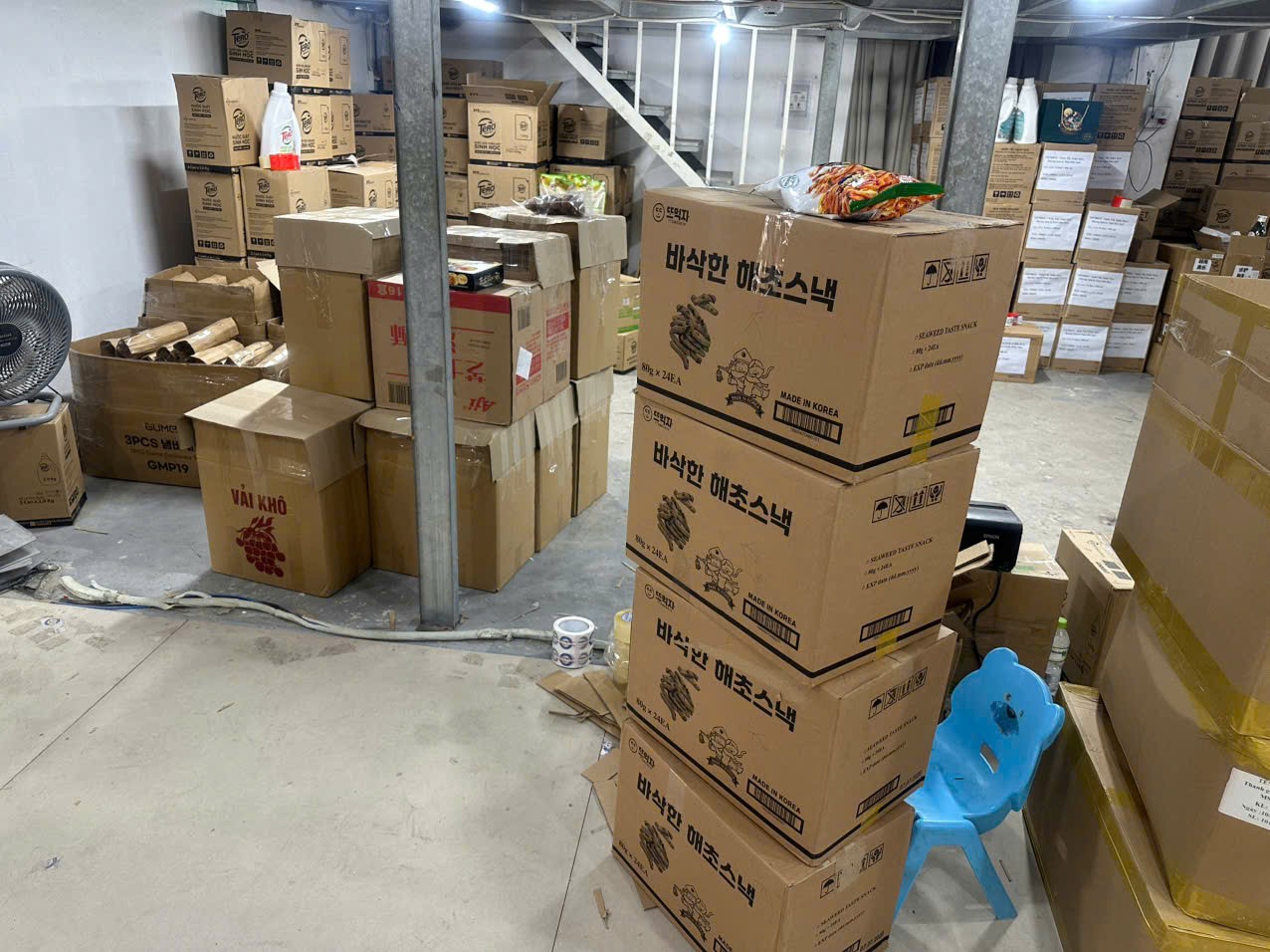 QLTT TP HCM mở đợt cao điểm tấn công hàng lậu và hàng giả trên thương mại điện tử - Ảnh 2.