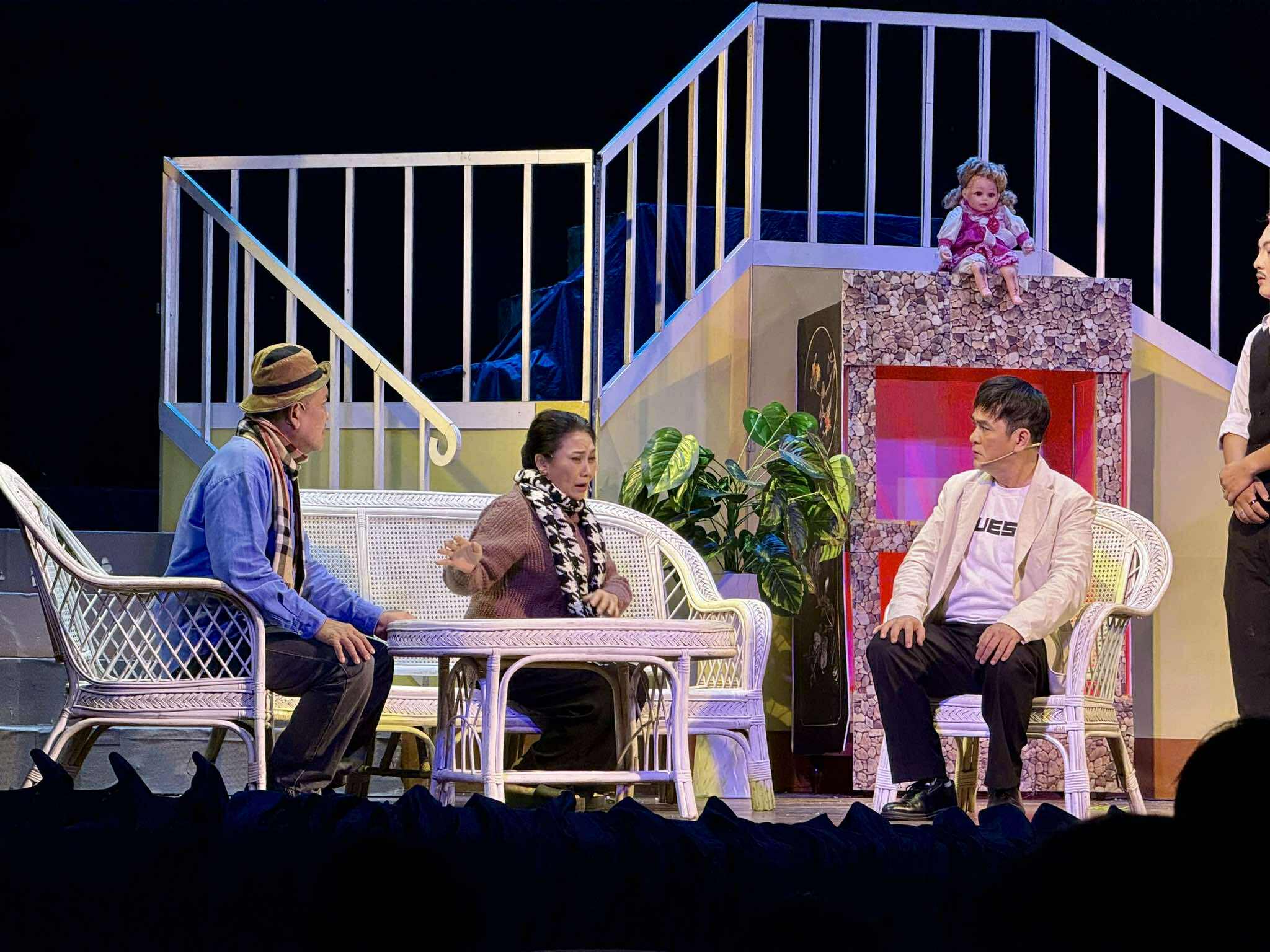 Nghệ sĩ Lý Thu kịp thời "cứu nguy" sân khấu kịch Quốc Thảo trong vở "Oán Linh Nhi" - Ảnh 3.