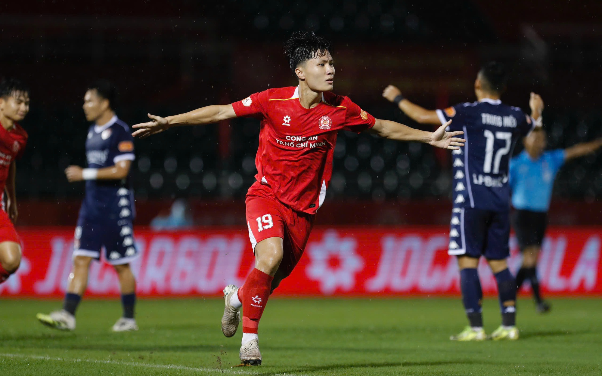 Chân sút nhập tịch tạo ấn tượng mạnh - Ảnh 4.