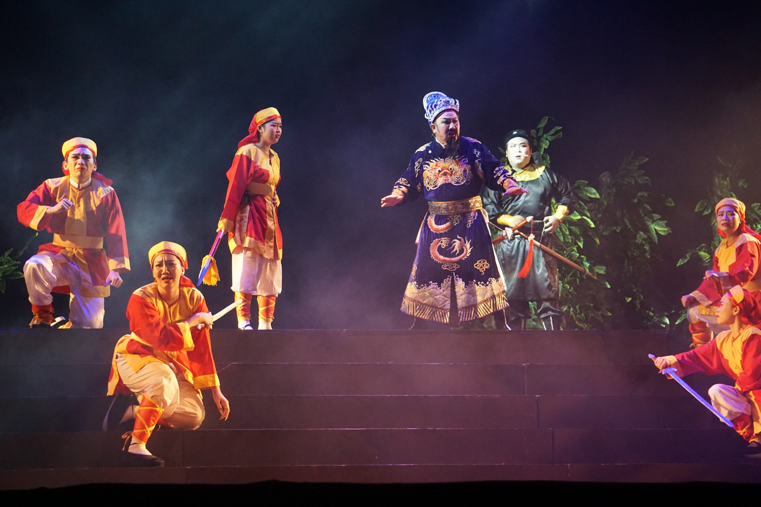 Nhà hát Nghệ thuật Hát Bội TP HCM giới thiệu vở mới "Hiền thần" tại cổng chợ Bình Tây - Ảnh 2.