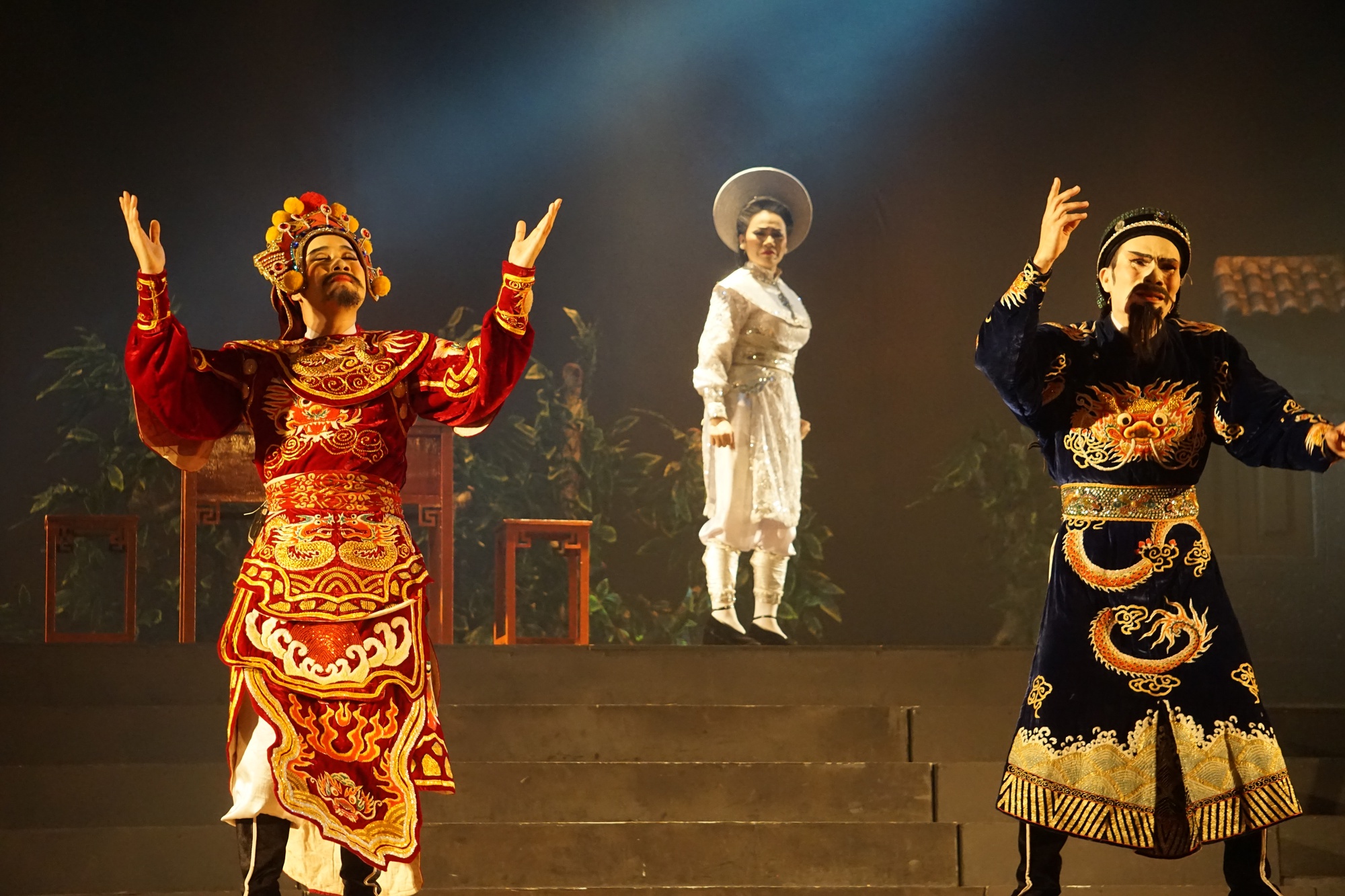 Nhà hát Nghệ thuật Hát Bội TP HCM giới thiệu vở mới "Hiền thần" tại cổng chợ Bình Tây - Ảnh 1.