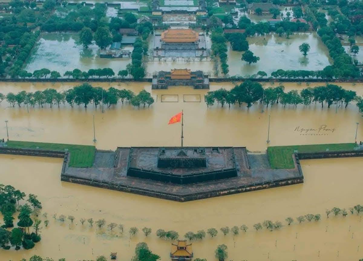 Từ lịch sử trị thủy qua các triều đại tới hành lang thoát lũ dữ ngày nay - Ảnh 2.