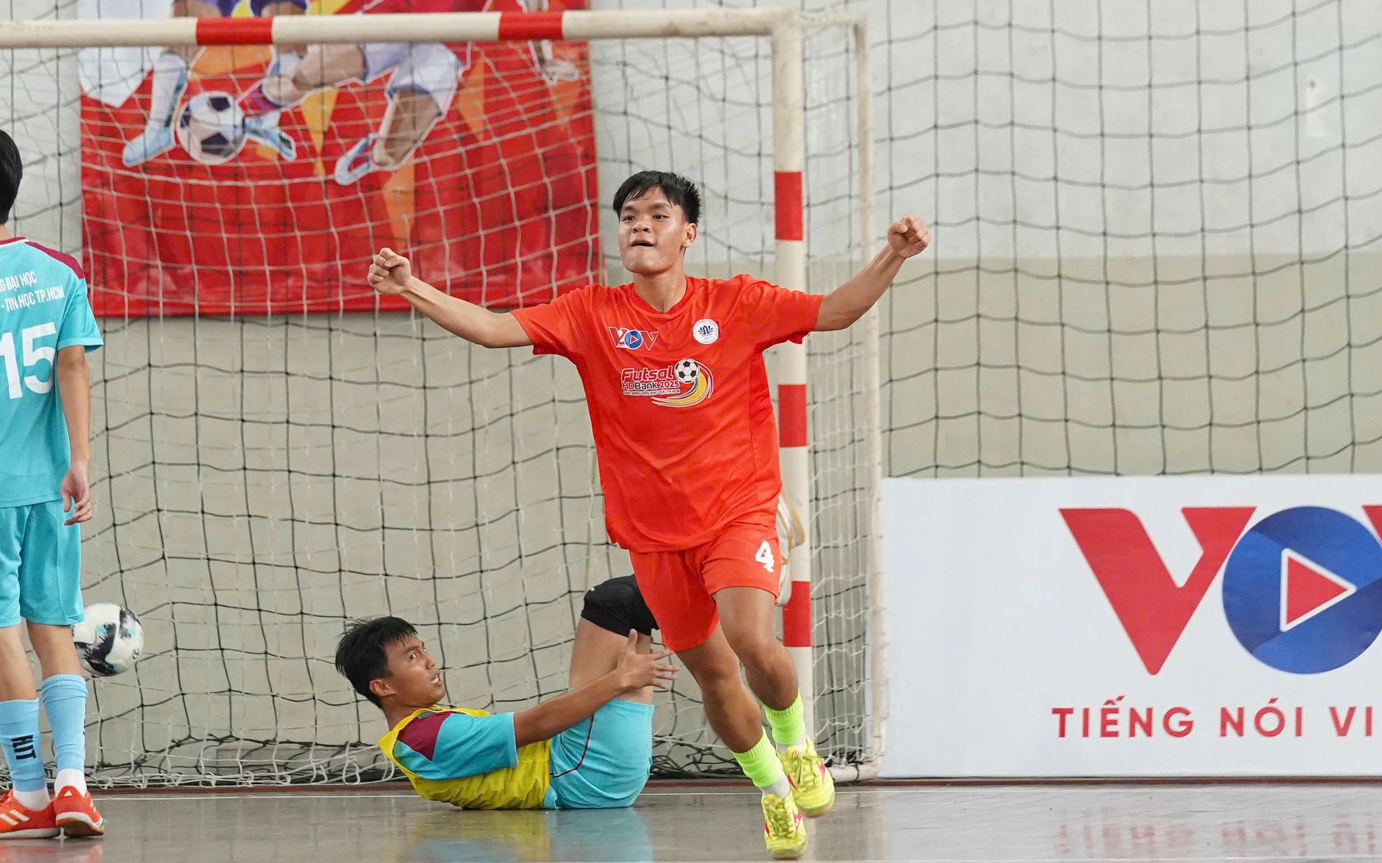 Trường Đại học Nông Lâm vô địch Giải futsal sinh viên TP HCM 2025 - Ảnh 2.