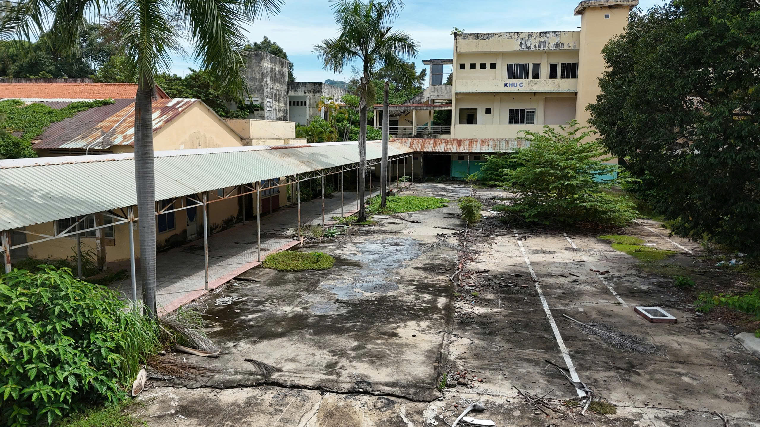 Cận cảnh hai bệnh viện cũ Bà Rịa và Lê Lợi chờ ngày hồi sinh - Ảnh 10.