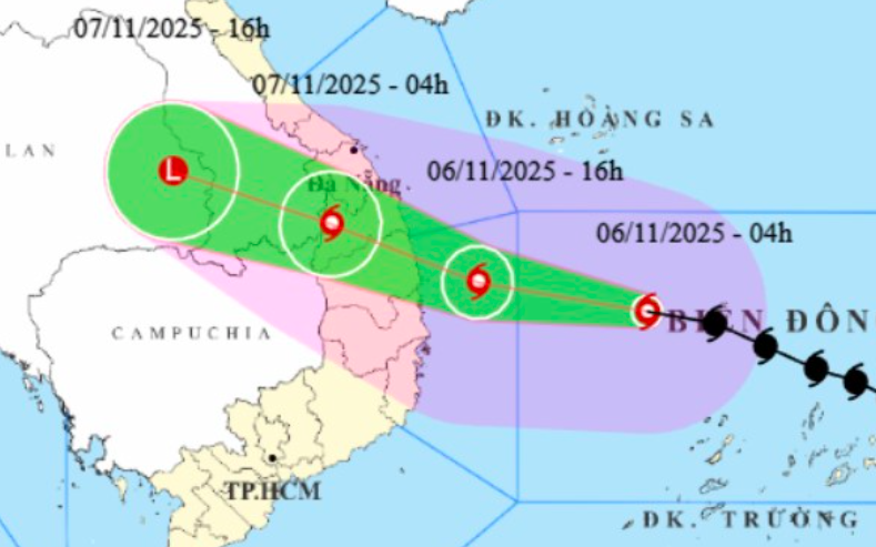 Bão số 13 Kalmaegi đe dọa nhà cấp 4 và nhà không kiên cố tại miền trung - Ảnh 1. Bão số 13 Kalmaegi đe dọa nhà cấp 4 và nhà không kiên cố tại miền trung - Ảnh 1.