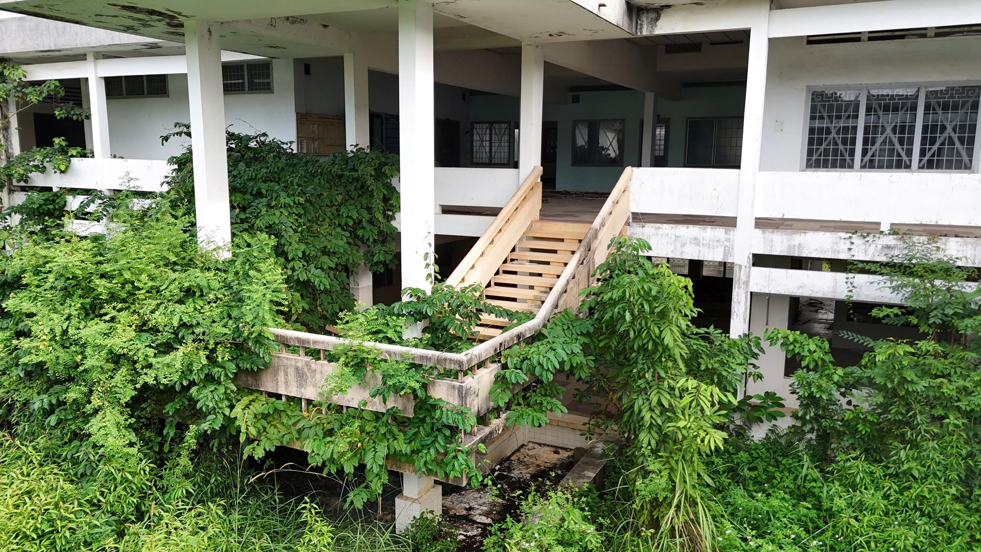 Cận cảnh hai bệnh viện cũ Bà Rịa và Lê Lợi chờ ngày hồi sinh - Ảnh 3.