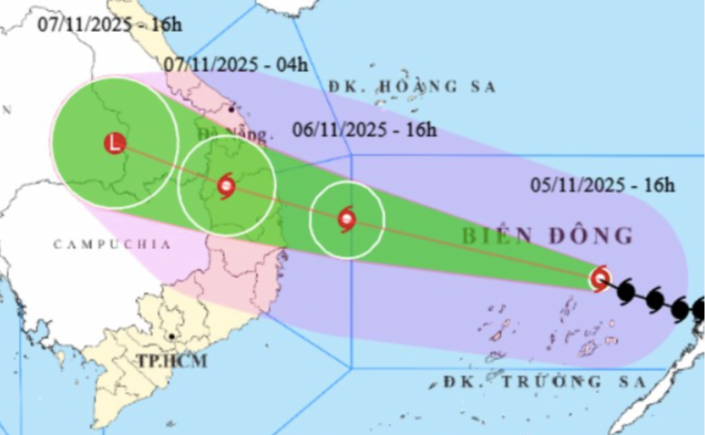 Bão số 13 Kalmaegi mạnh lên cấp 14, giật cấp 17, di chuyển rất nhanh vào miền Trung - Ảnh 1.