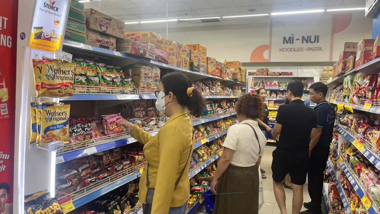 Hơn 350.000 người ở Gia Lai được hỗ trợ kinh phí khi sơ tán tránh bão Kalmaegi - Ảnh 1.