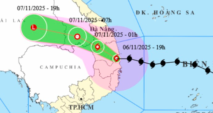 Bão số 13 Kalmaegi gây gió mạnh và mưa lớn ở Gia Lai – Đắk Lắk - Ảnh 1. Bão số 13 Kalmaegi gây gió mạnh và mưa lớn ở Gia Lai – Đắk Lắk - Ảnh 1.