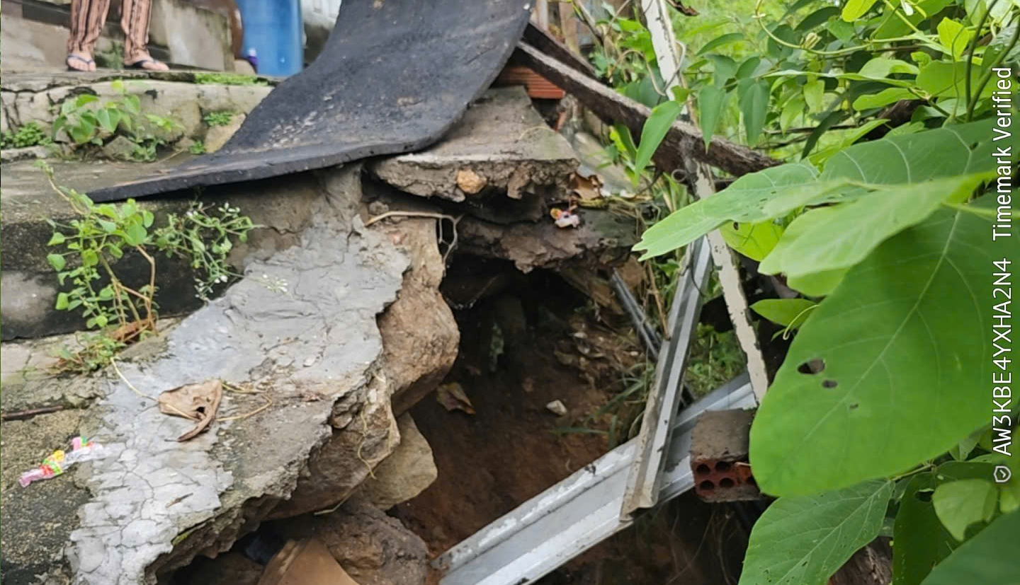 Ngay trong đêm, Vũng Tàu di dời 81 người khỏi khu vực có nguy cơ sạt lở - Ảnh 1.