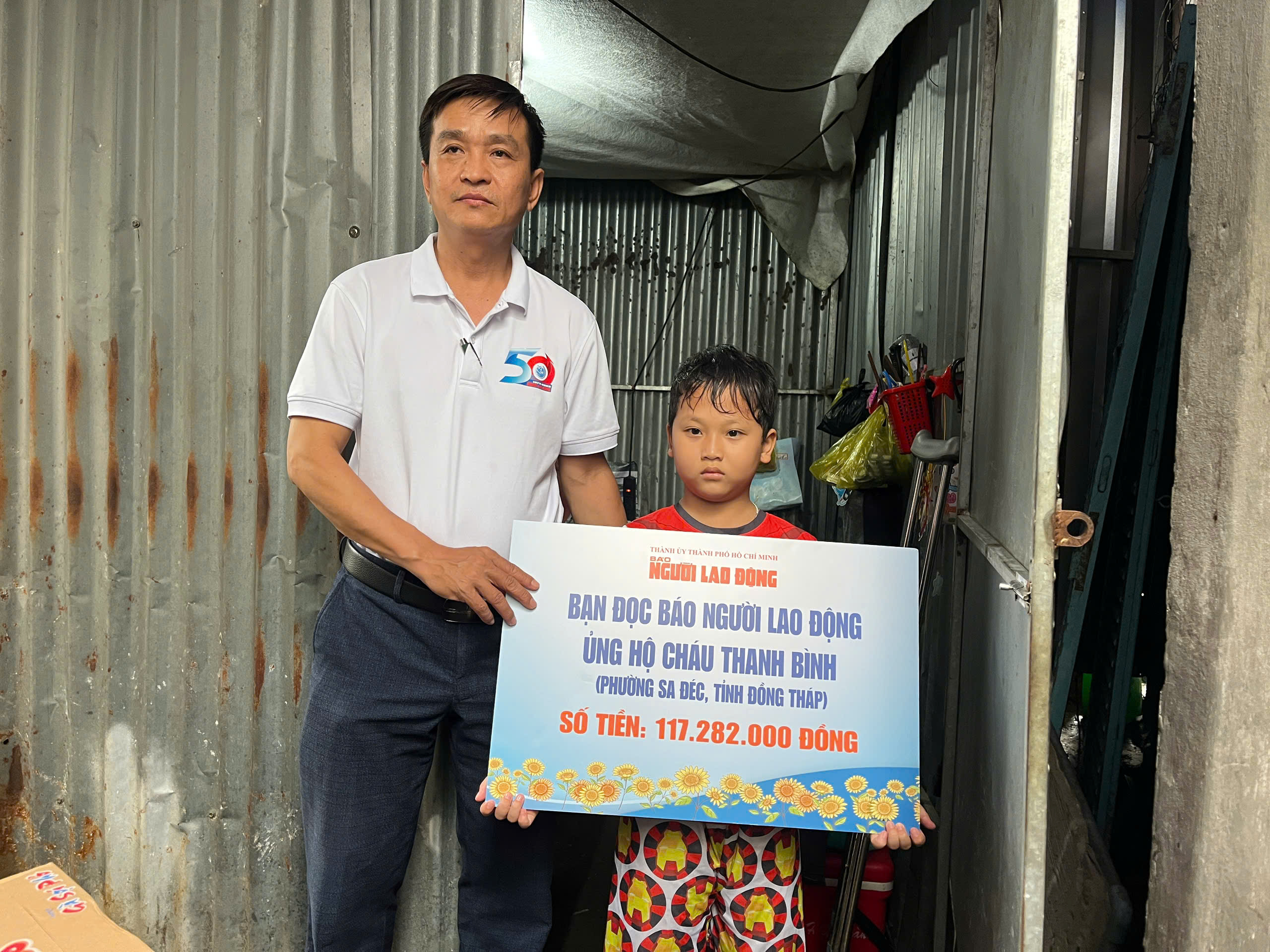 Hơn 117 triệu đồng giúp bé trai ở Đồng Tháp nuôi cha bệnh hiểm nghèo, mẹ bỏ đi - Ảnh 1.