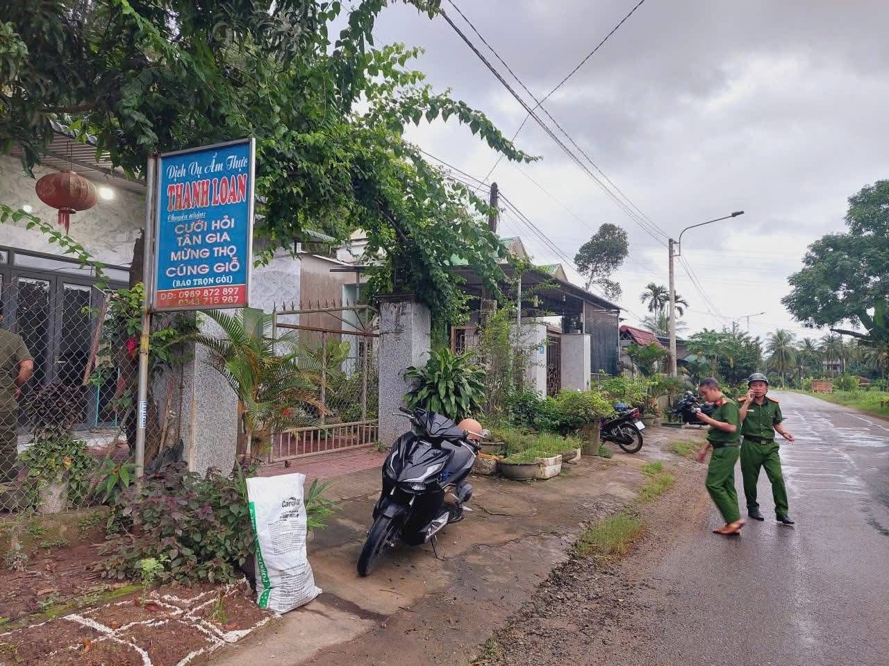 Cận cảnh Công an Gia Lai căng mình di dời dân trước bão số 13 Kalmaegi - Ảnh 9.