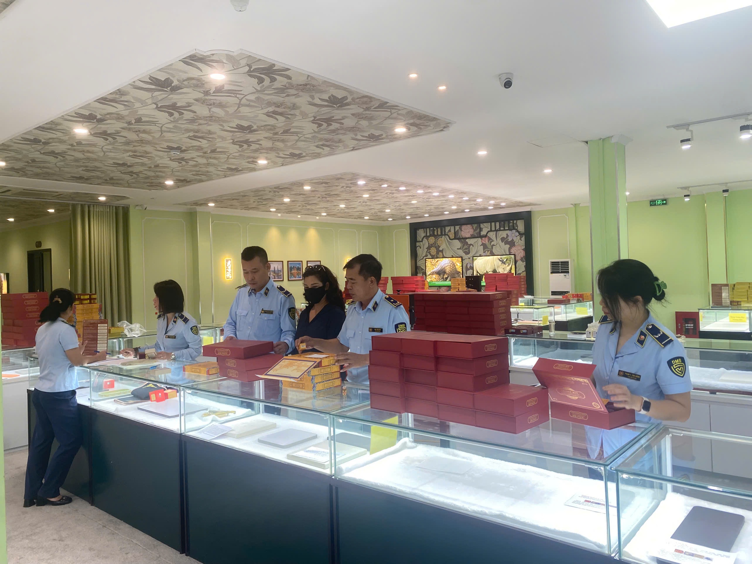 Phát hiện hàng nghìn hộp An Cung ngưu Hoàng Nam Dương nhập lậu tại Quảng Ninh - Ảnh 1. Phát hiện hàng nghìn hộp An Cung ngưu Hoàng Nam Dương nhập lậu tại Quảng Ninh - Ảnh 1.