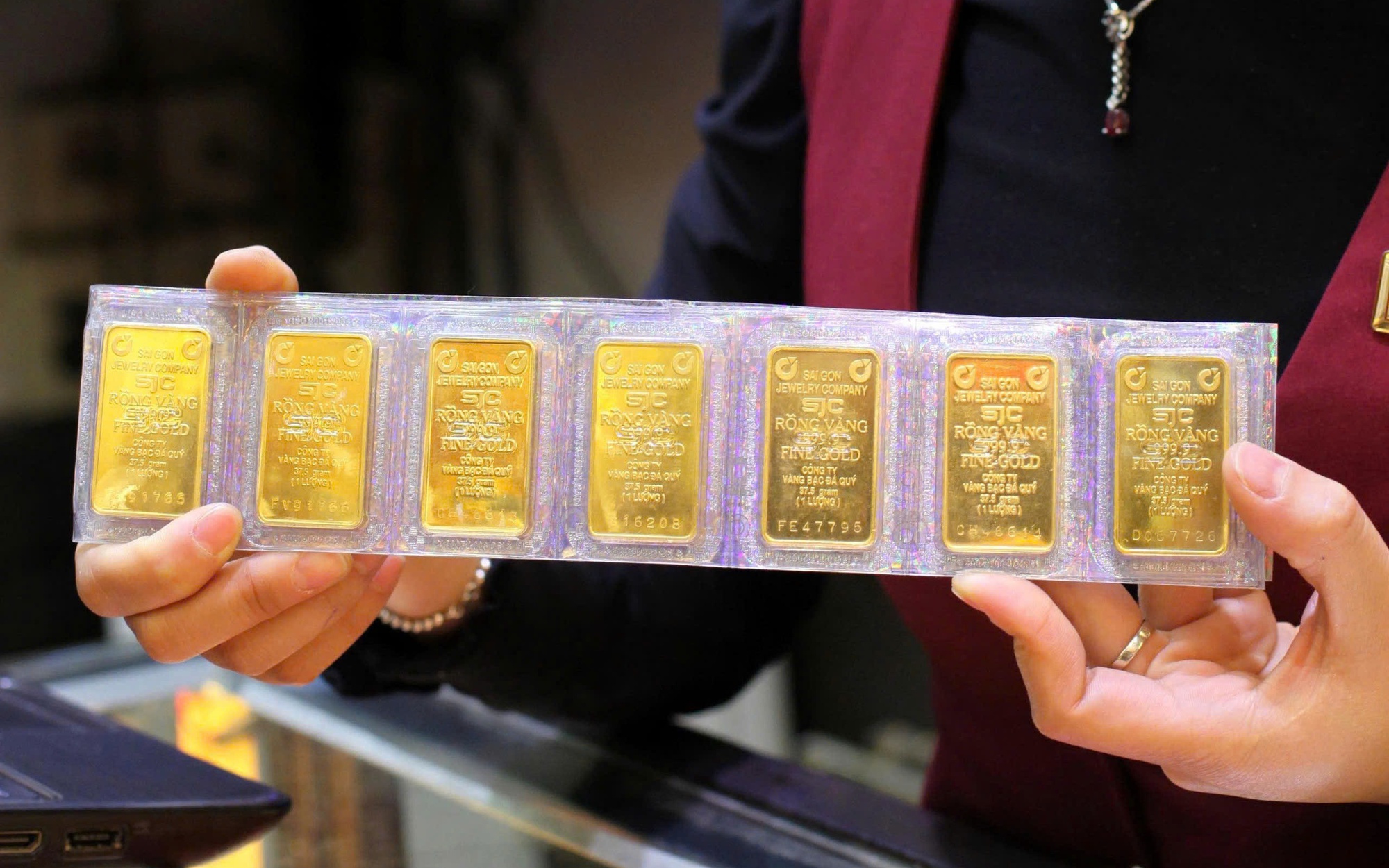 Chứng khoán về thấp nhất 4 tháng, nhà đầu tư lại ngóng "về bờ" - Ảnh 3.