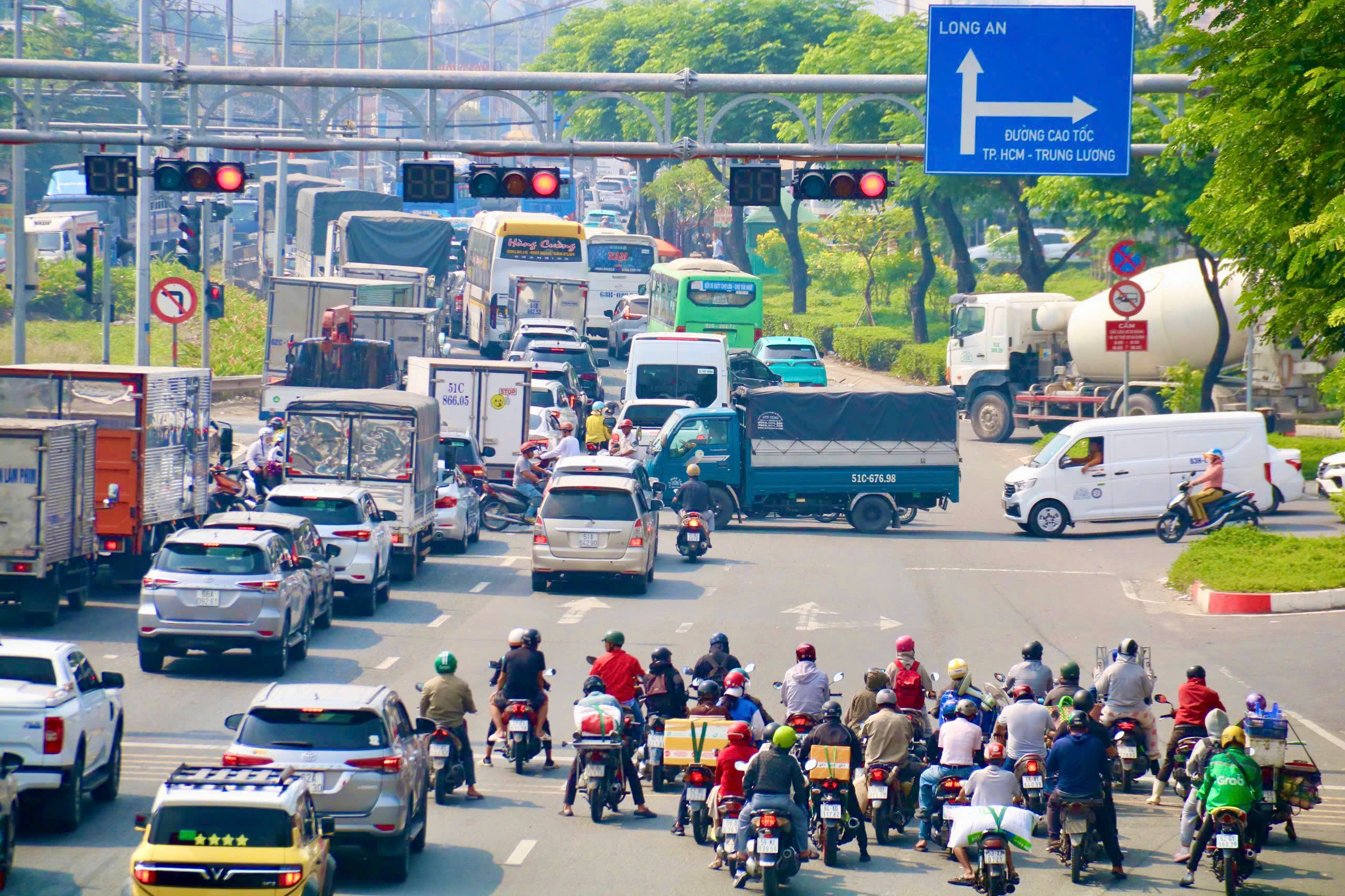 Gần 10 km cửa ngõ phía Tây TP HCM sẽ khởi công mở rộng năm 2026 - Ảnh 1.