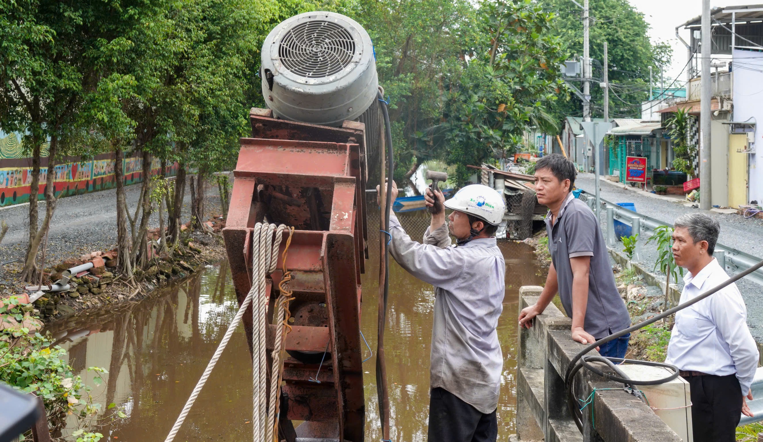 Lãnh đạo TP HCM thăm làng mai Bình Lợi ngập do triều cường - Ảnh 5.