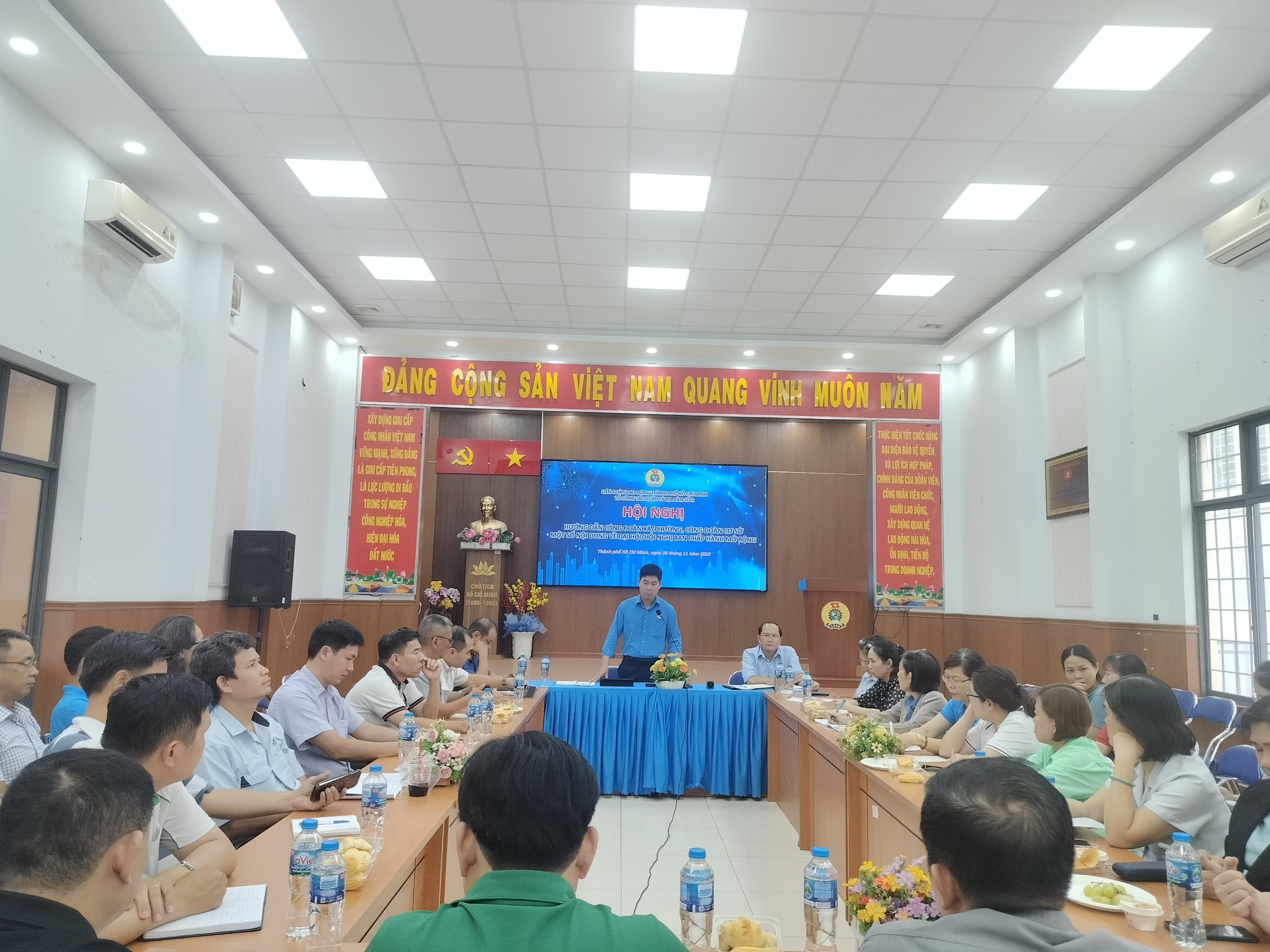 Tổ chức công đoàn gồm mấy cấp? Cơ cấu và 7 nguyên tắc hoạt động 1 Tổ chức công đoàn họp triển khai nhiệm vụ và bảo vệ người lao động