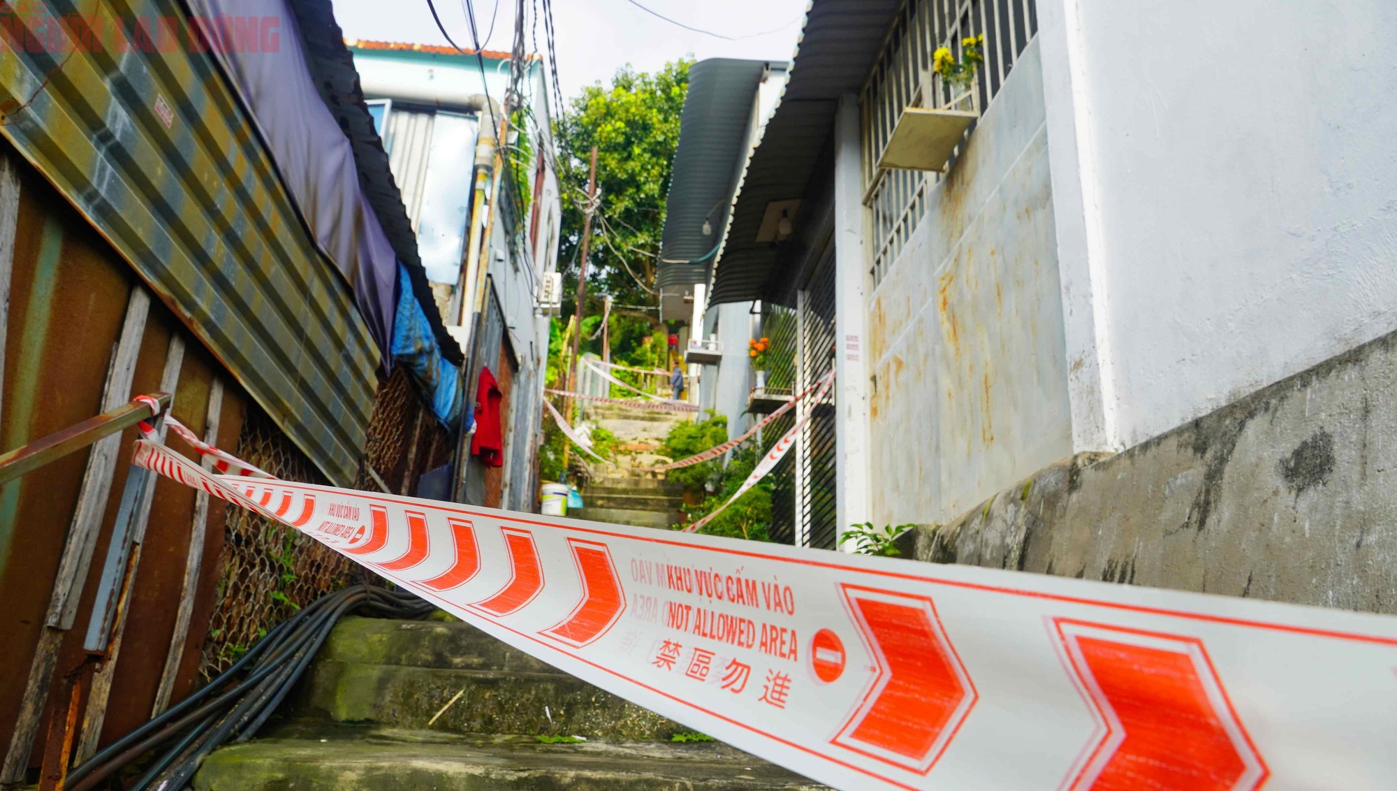 Cận cảnh khu vực nguy cơ sạt lở khiến 81 người ở Vũng Tàu phải di dời trong đêm - Ảnh 8.