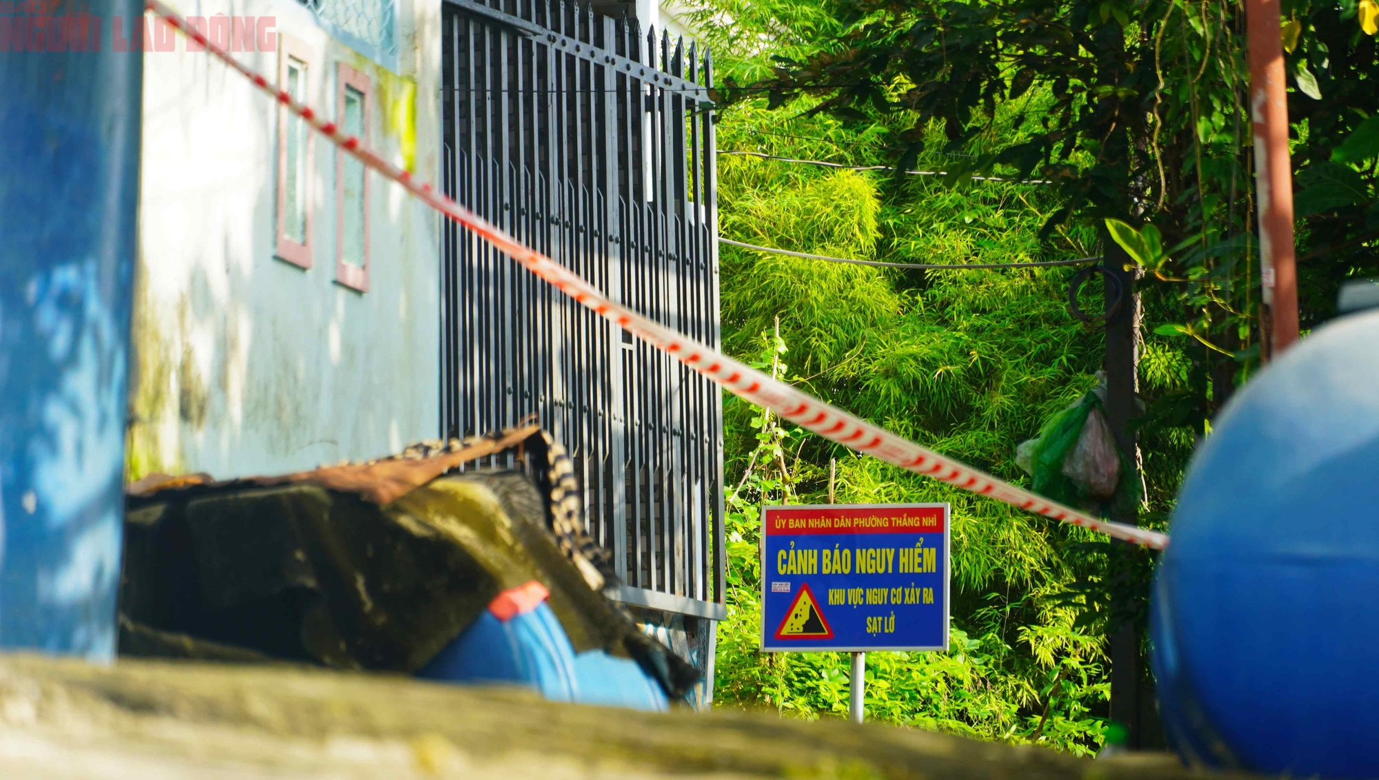 Cận cảnh khu vực nguy cơ sạt lở khiến 81 người ở Vũng Tàu phải di dời trong đêm - Ảnh 9.