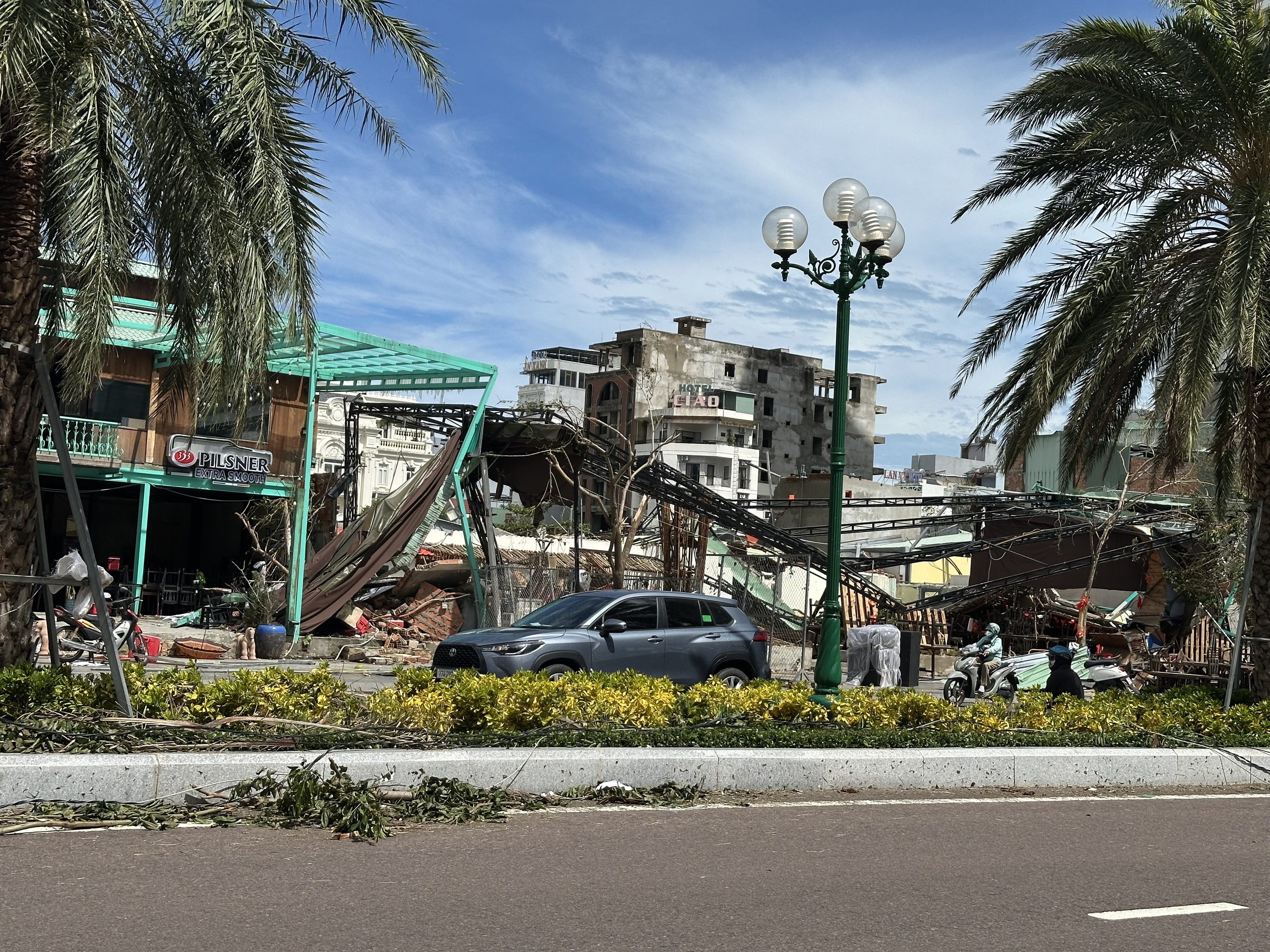 Gia Lai tan hoang sau bão số 13 - Ảnh 6.