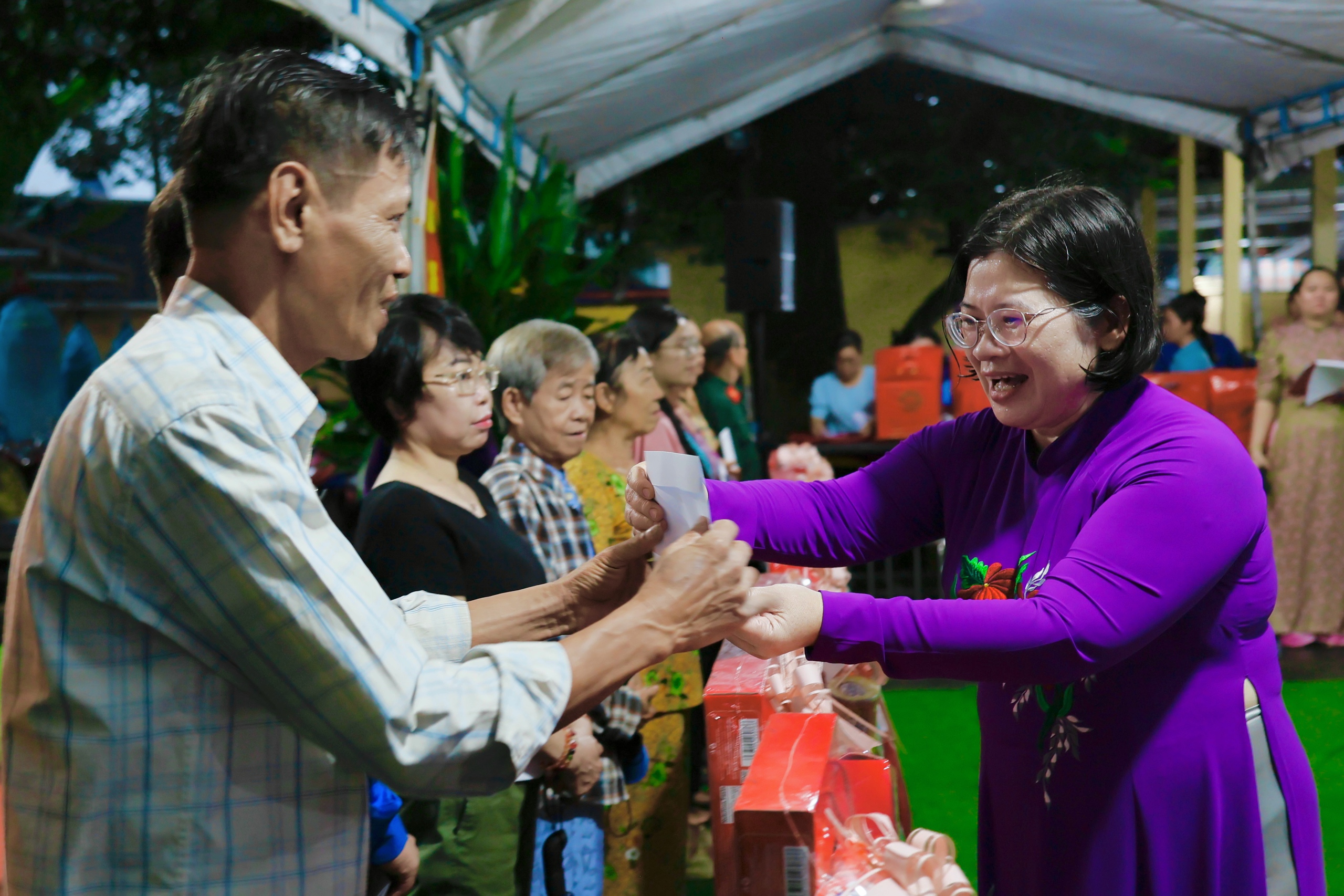 Phó Bí thư Thành ủy TP HCM: Phát huy tinh thần tự quản để xây dựng khu dân cư đoàn kết, ấm no - Ảnh 4.