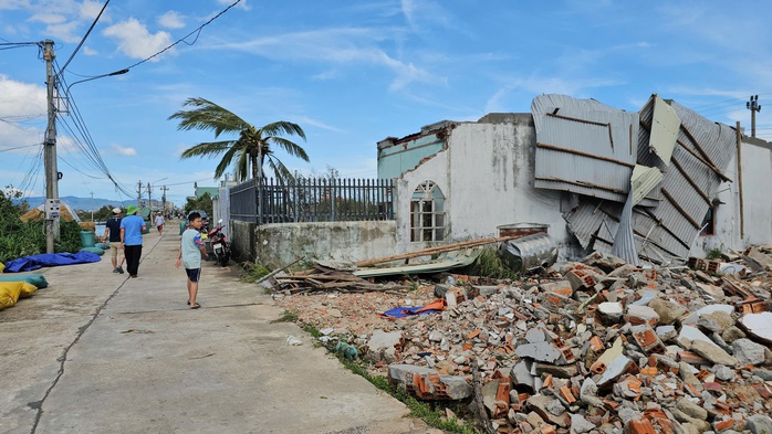 Khắc phục bão lũ miền Trung nhanh chóng để người dân có nhà mới đón Tết - Ảnh 1.