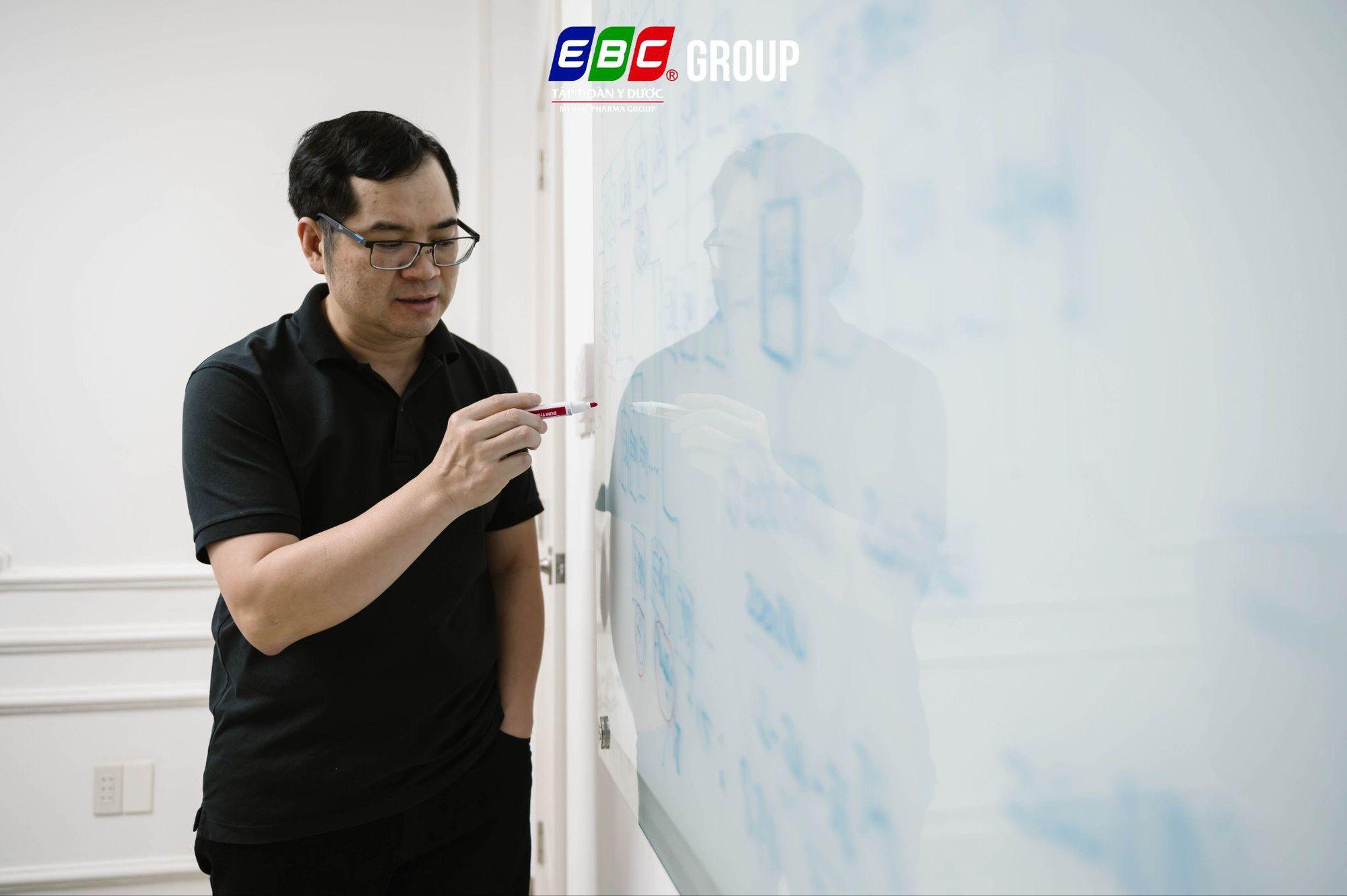 Ông Đinh Văn Liên, nhân vật bị bắt cùng chồng ca sĩ Đoàn Di Băng là ai? - Ảnh 1.